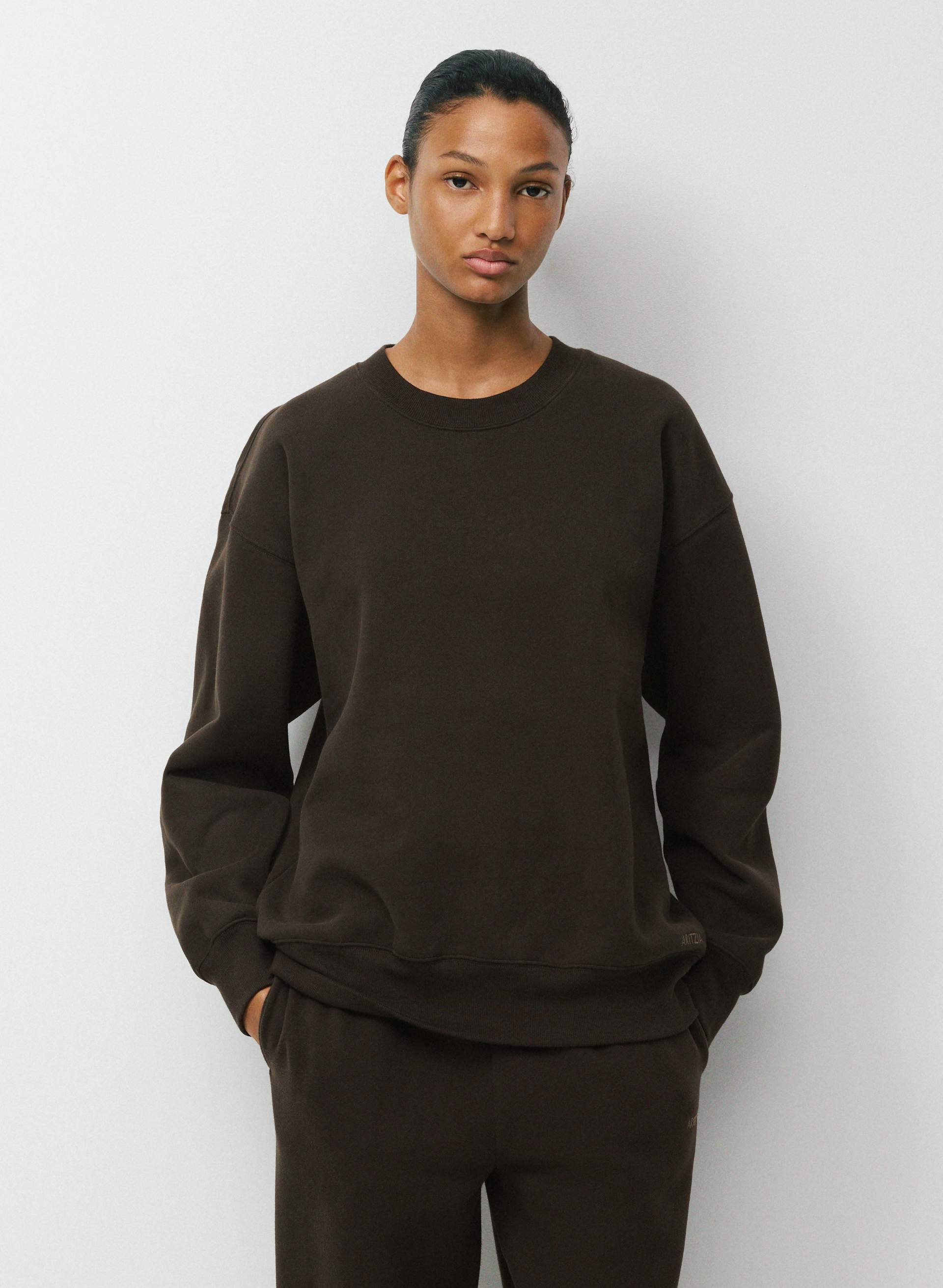 COZY SWEATFLEECE BOYFRIEND CREW SWEATSHIRT | Aritzia