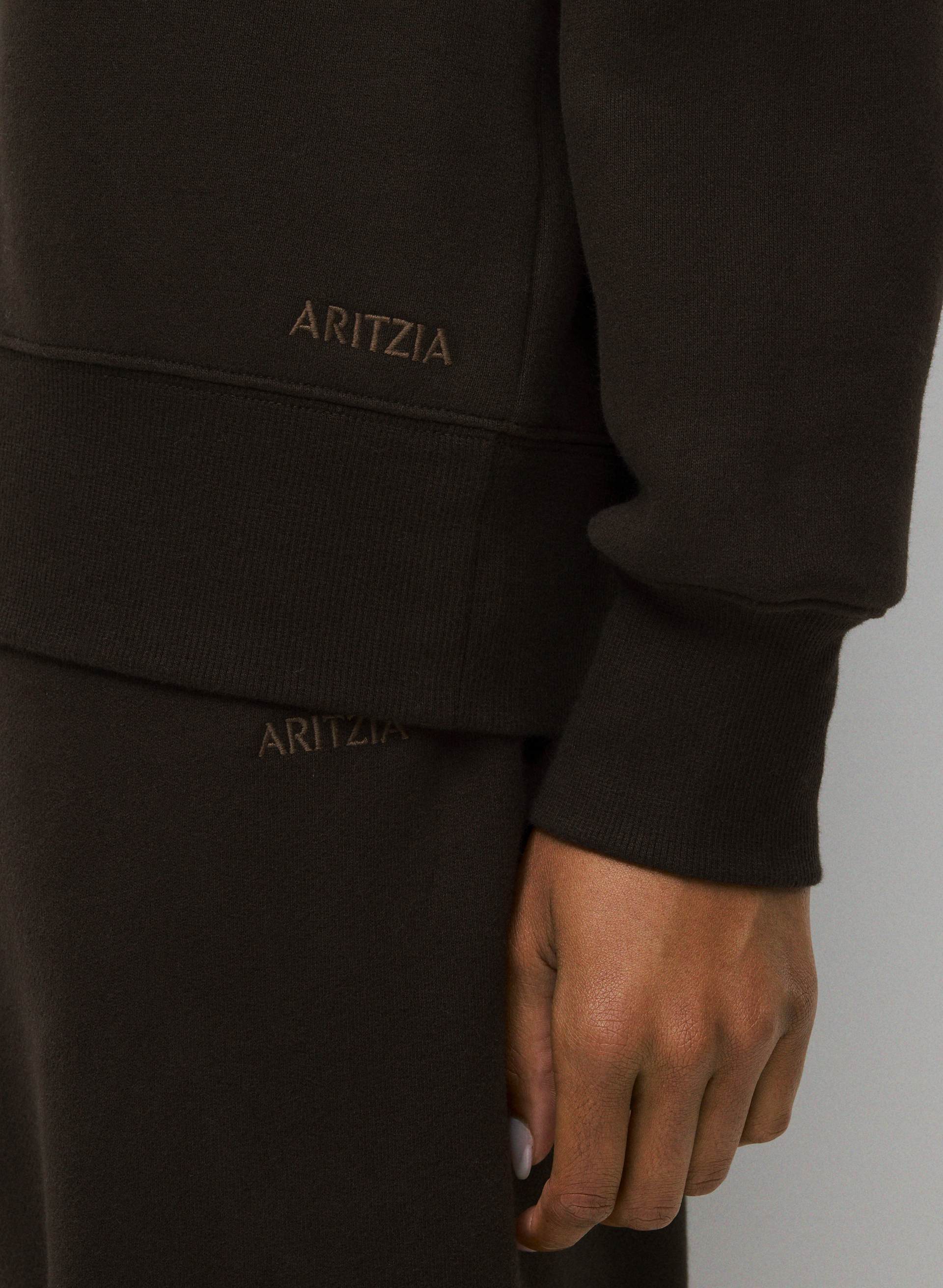 COZY SWEATFLEECE BOYFRIEND CREW SWEATSHIRT | Aritzia