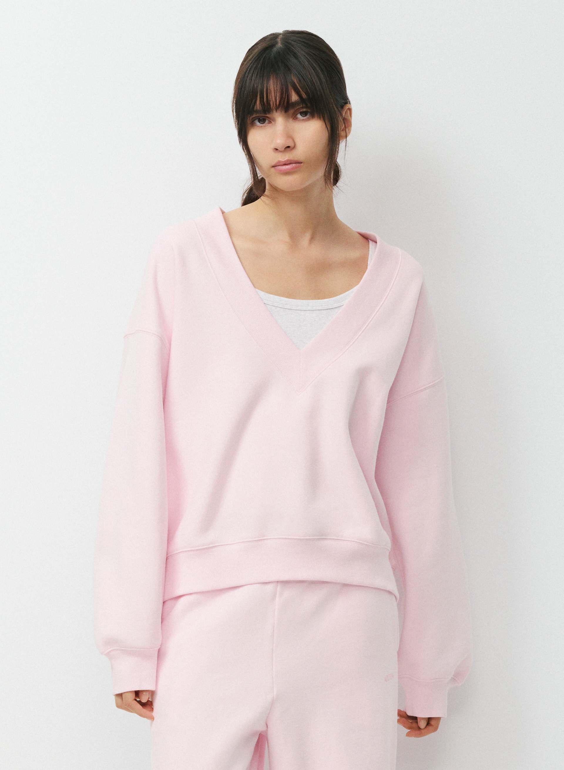 COZY SWEATFLEECE MEGA V-NECK SWEATSHIRT | Aritzia