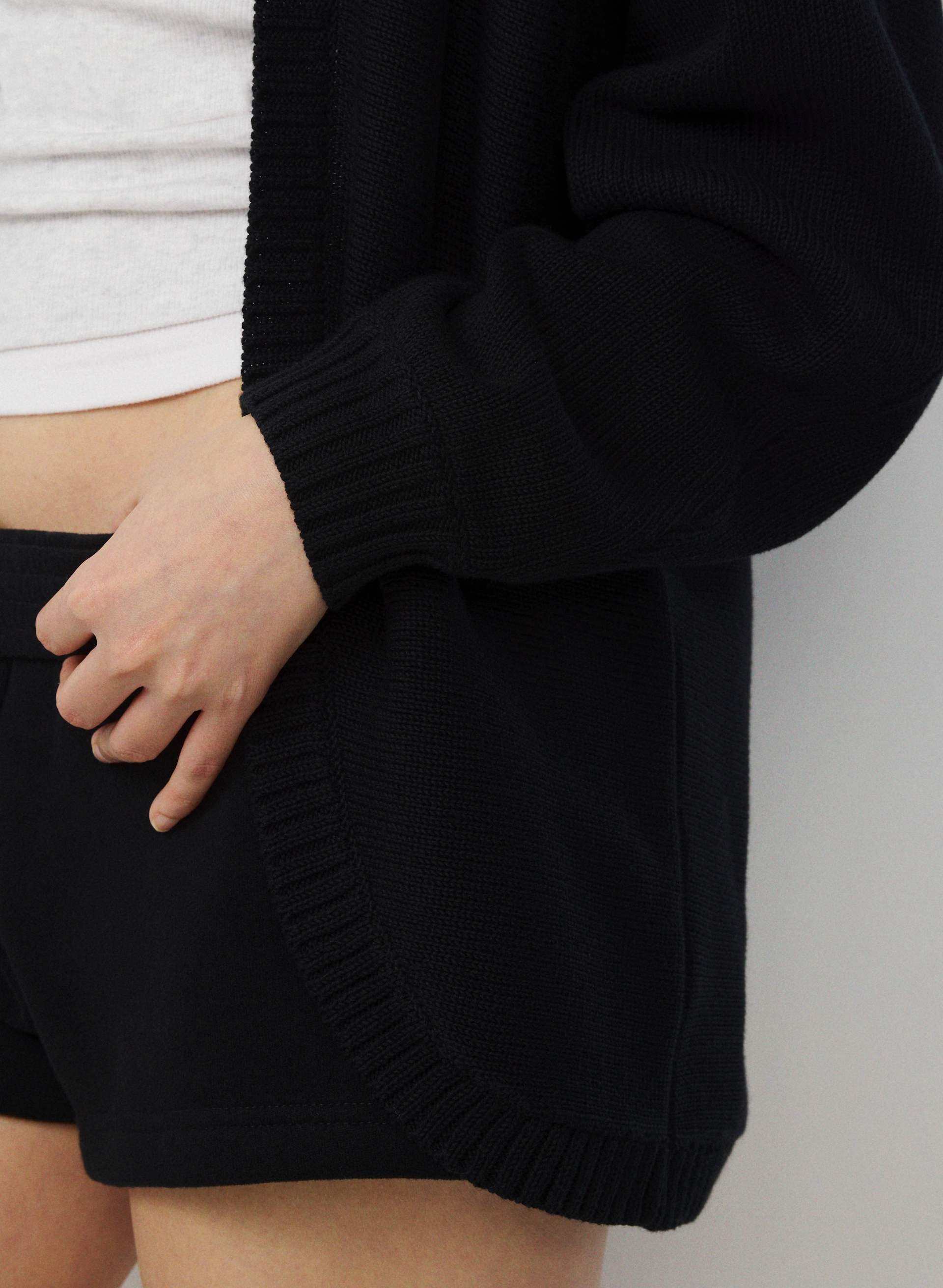 GRAMERCY BELOW BUM SHRUG | Aritzia