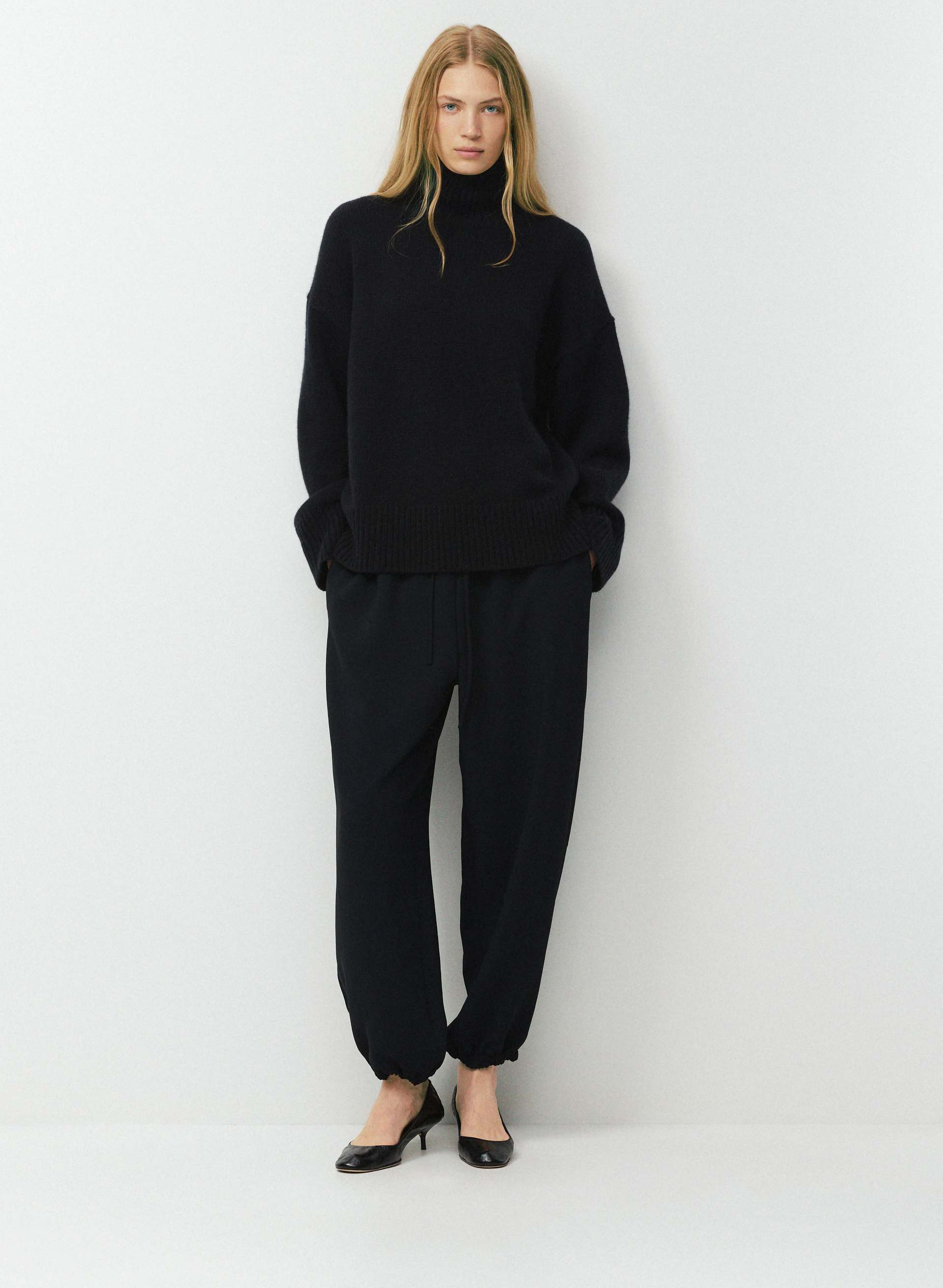 COL ROULÉ POEM - CACHEMIRE-LAINE PLUSH - Heavyweight plush wool cashmere turtleneck sweater. 