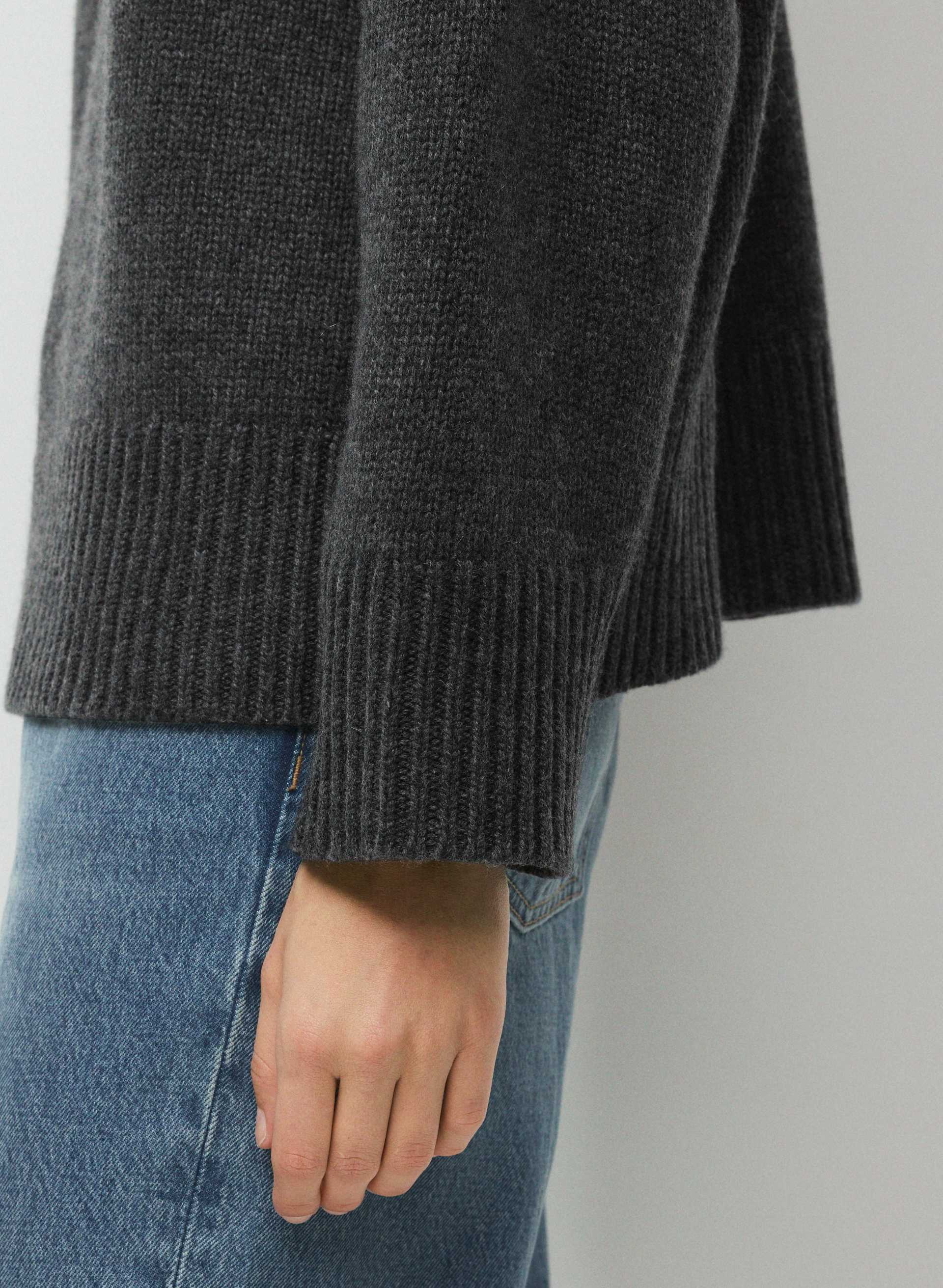 PLUSH WOOL CASHMERE SCULPTOR SWEATER | Aritzia
