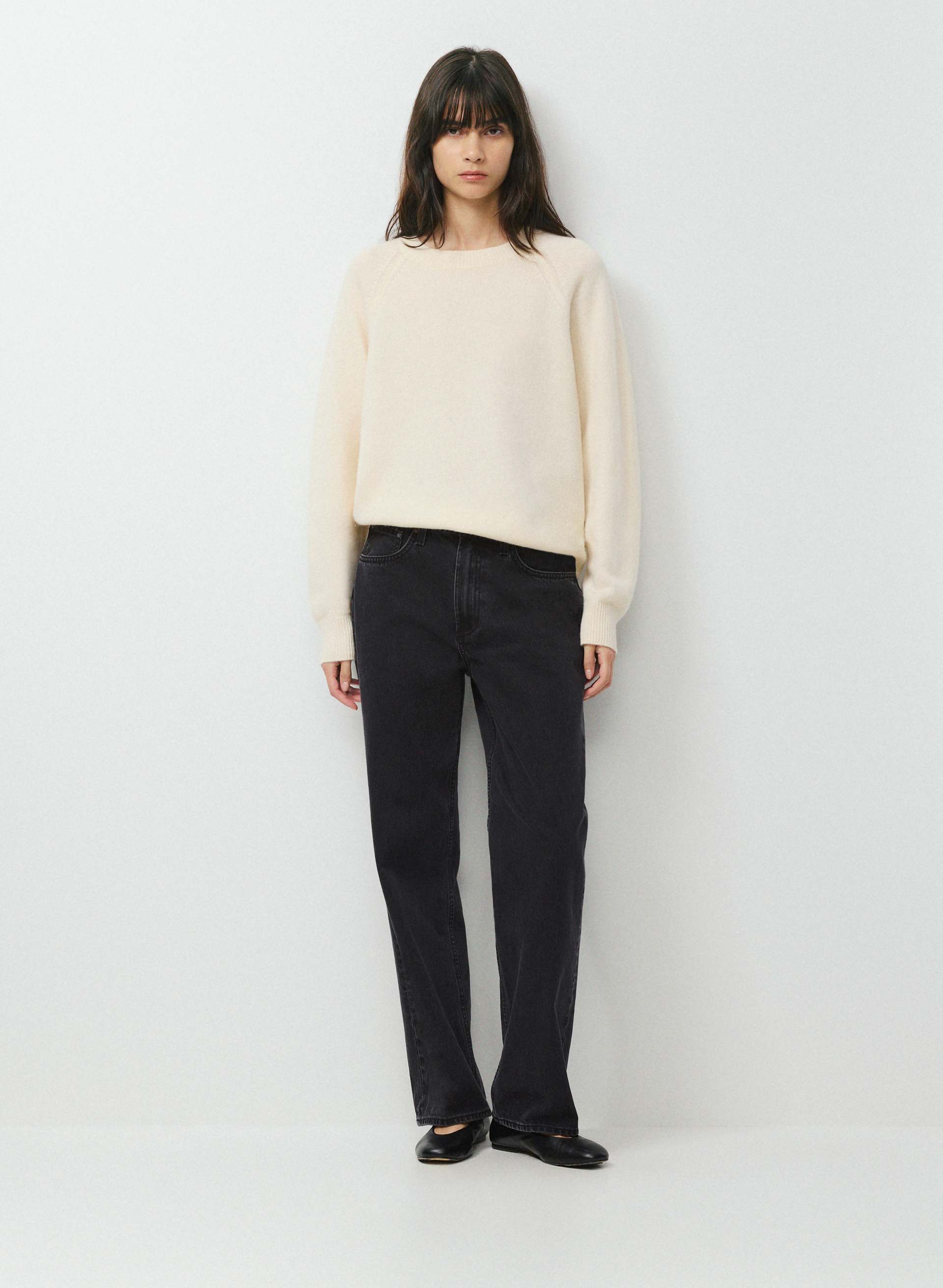 ESSENTIAL WOOL CASHMERE ISABELLE SWEATER - Midweight wool and cashmere crewneck sweater. 