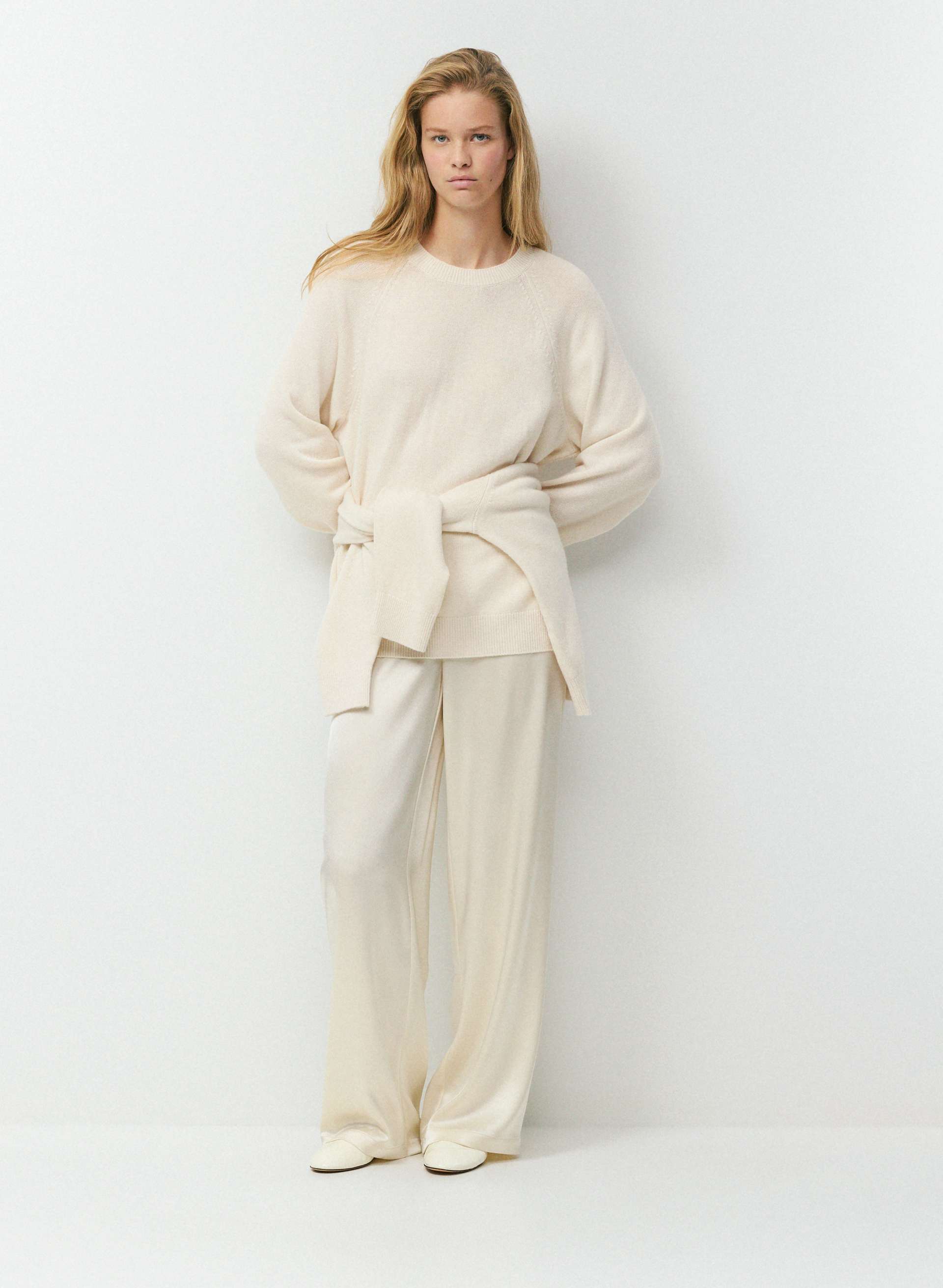 ESSENTIAL WOOL CASHMERE ISABELLE SWEATER - Midweight wool and cashmere crewneck sweater. 