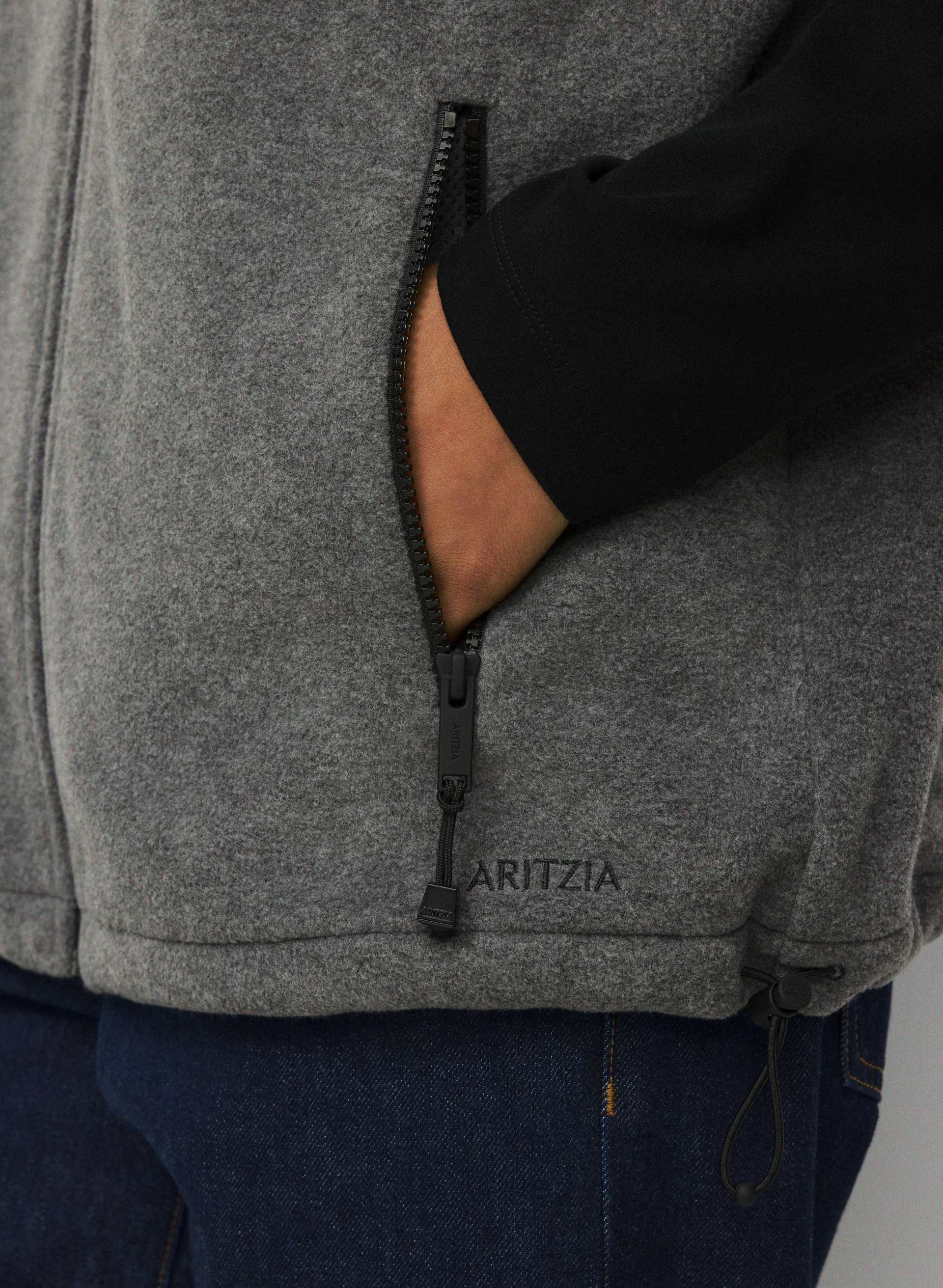 RIVERBEND VEST | Aritzia