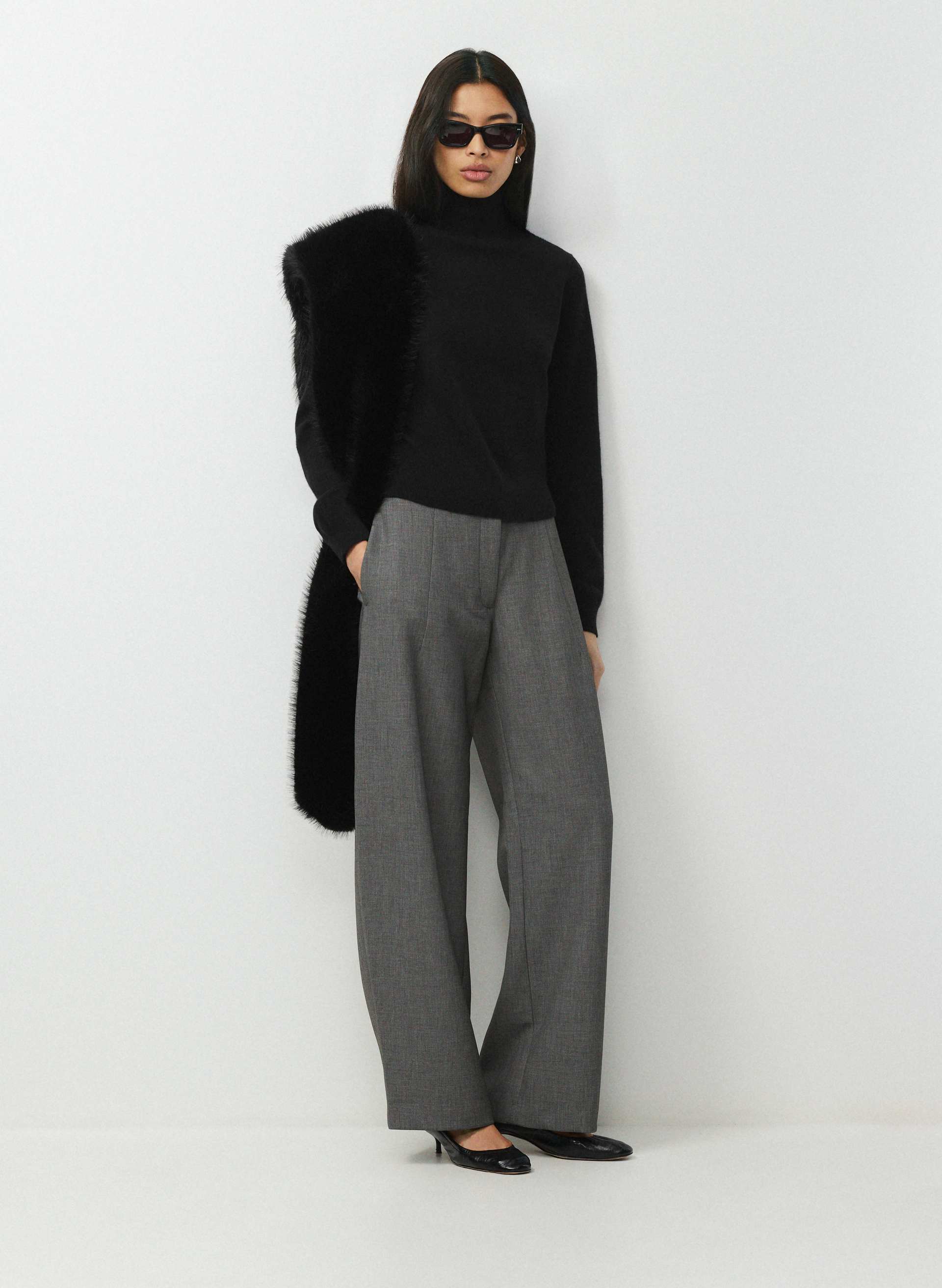 BARE CASHMERE BIOGRAPHY TURTLENECK | Aritzia