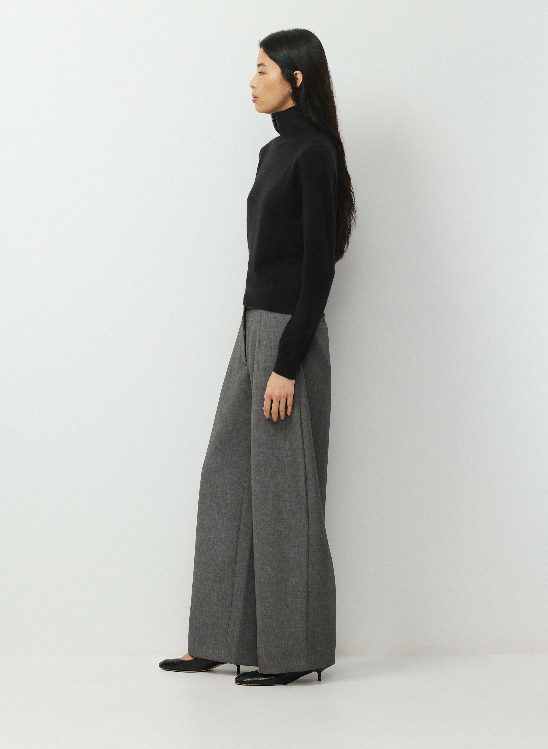 BARE CASHMERE BIOGRAPHY TURTLENECK | Aritzia
