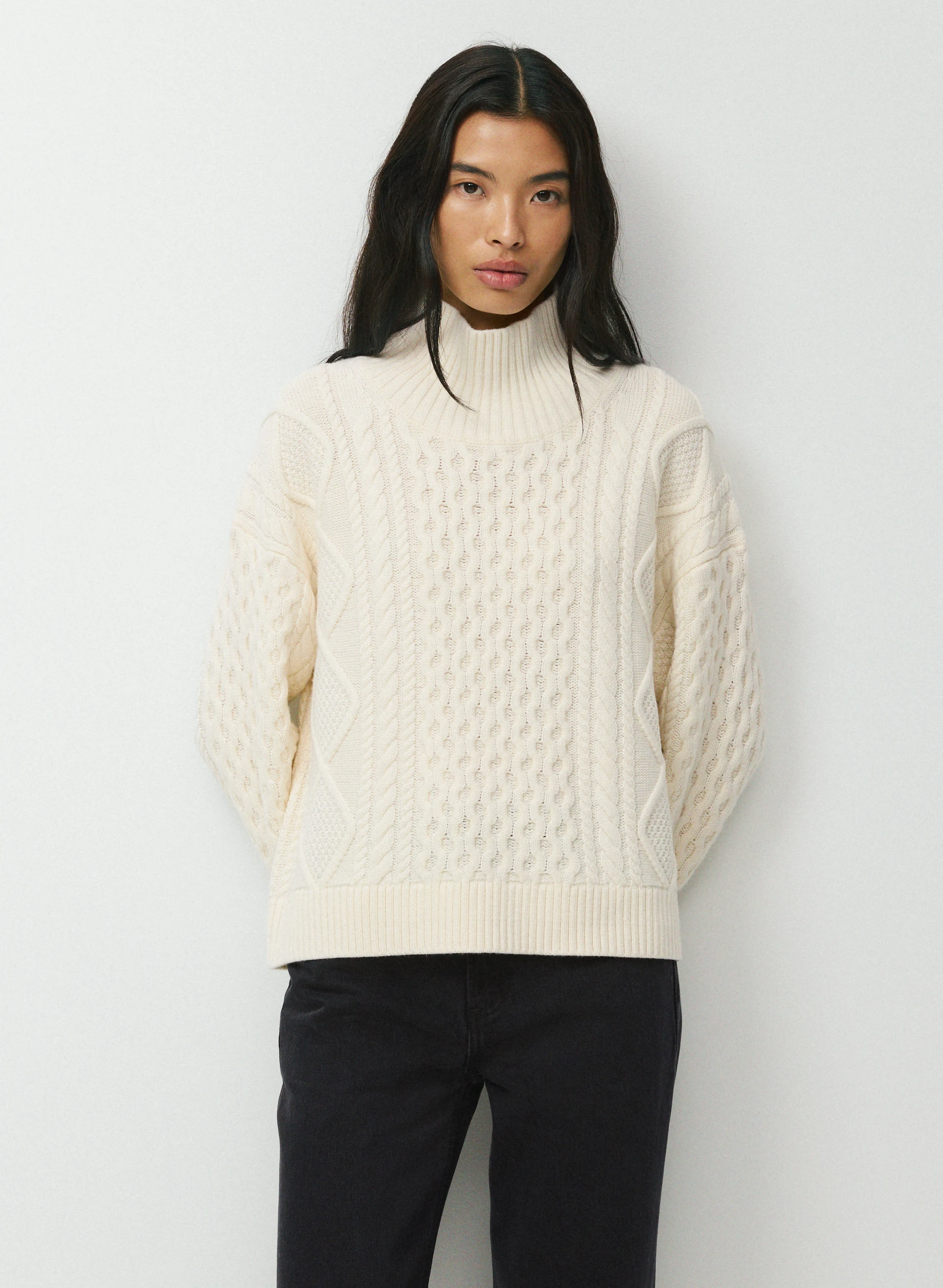 CABLE KNIT MERINO WOOL LINGUIST TURTLENECK | Aritzia