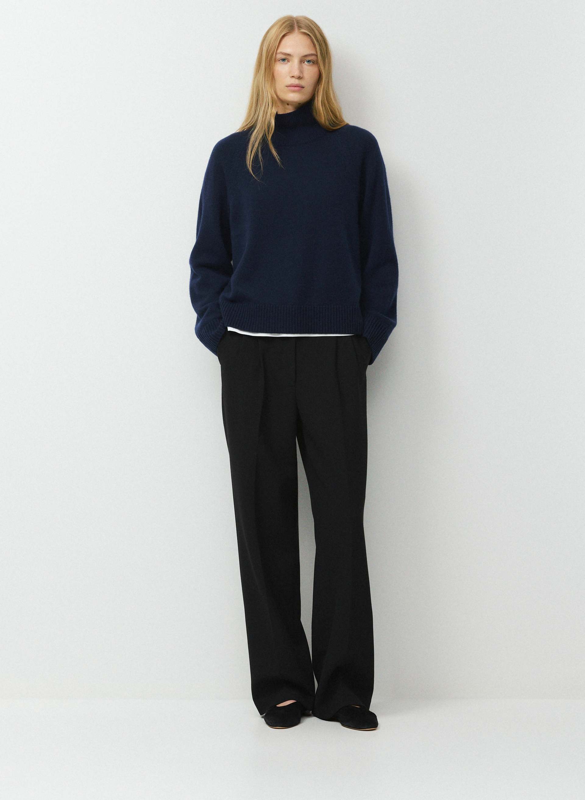 ESSENTIAL WOOL CASHMERE EXPONENT TURTLENECK | Aritzia