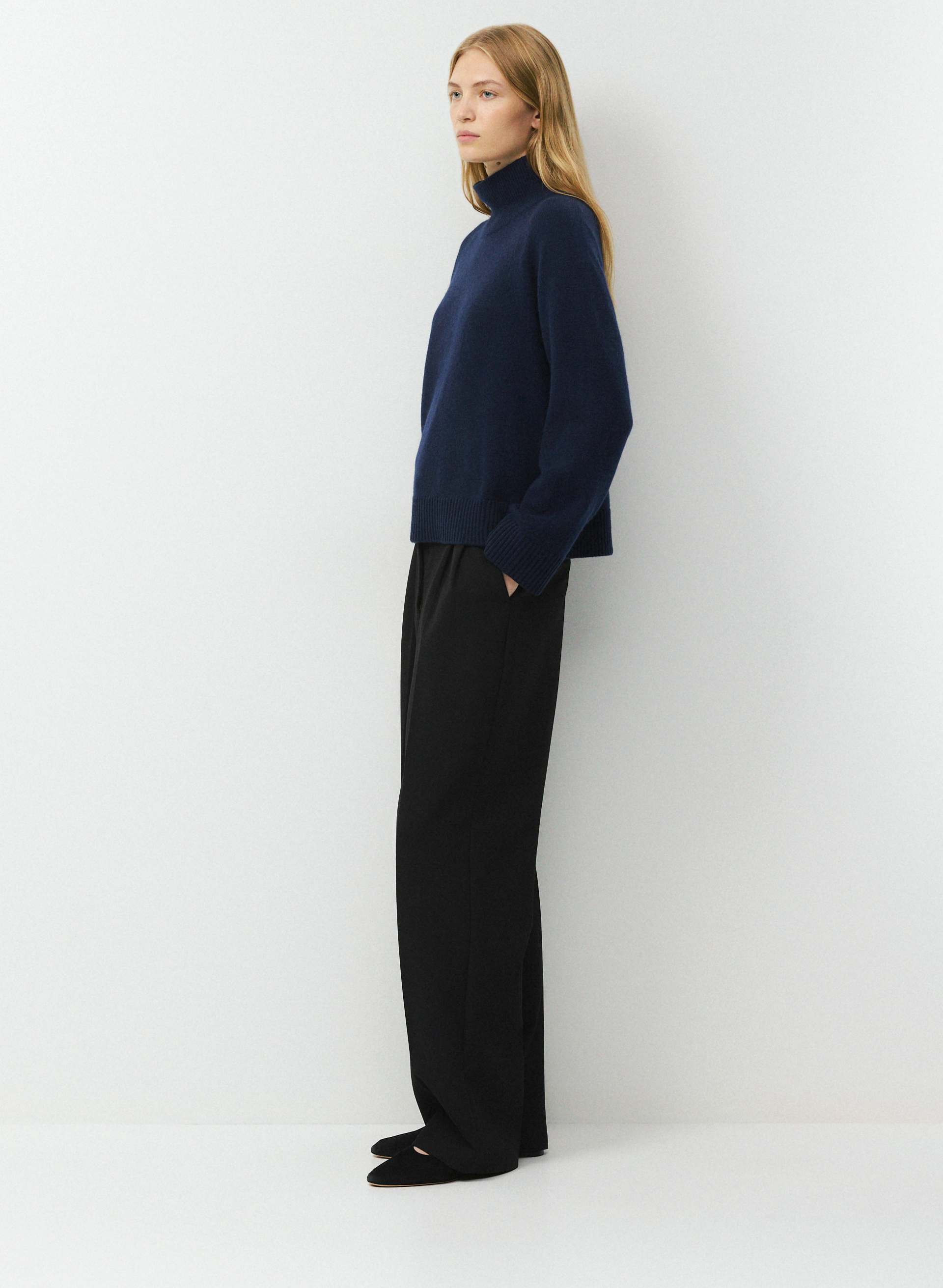 ESSENTIAL WOOL CASHMERE EXPONENT TURTLENECK | Aritzia