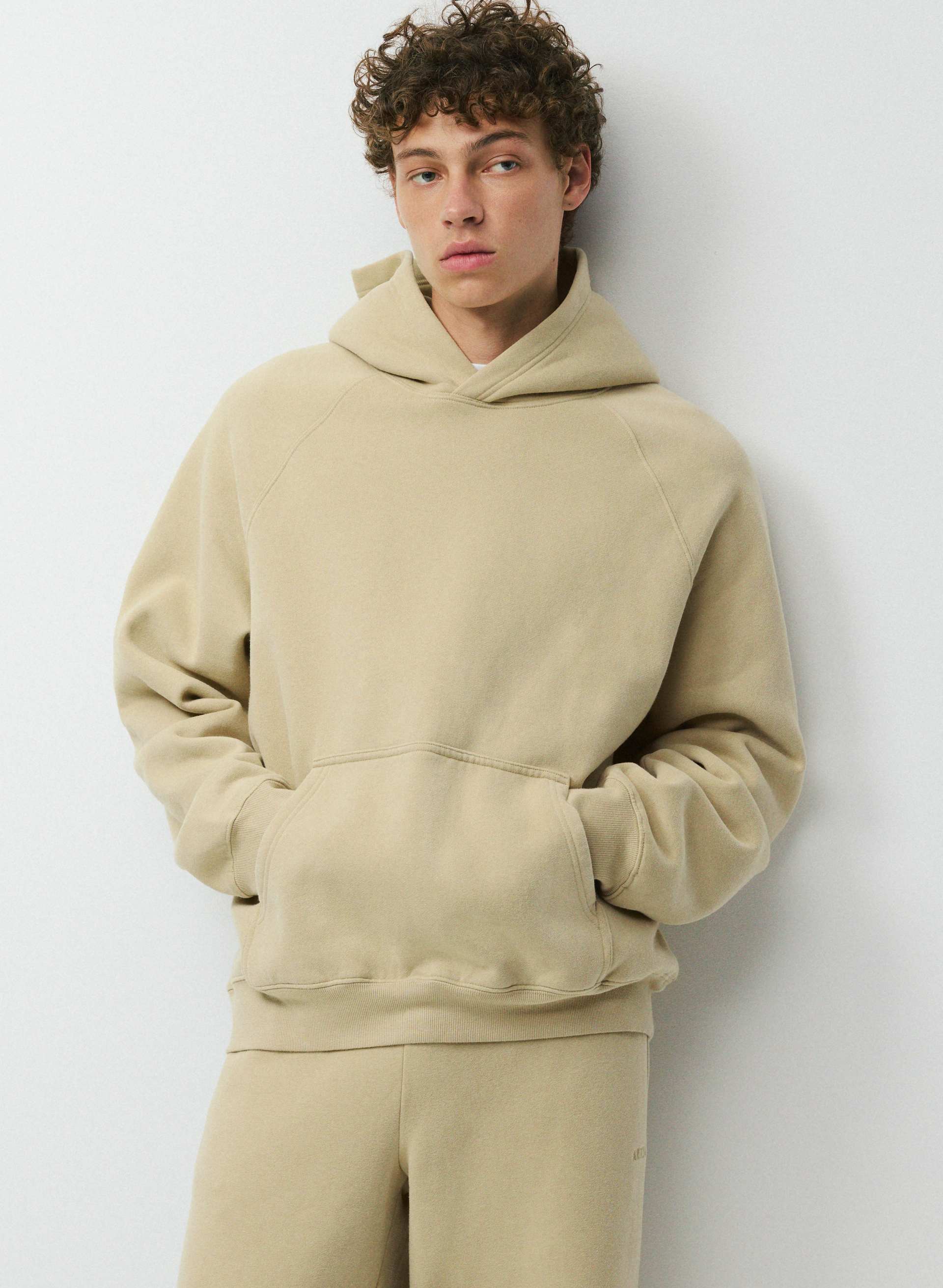 COZY SWEATFLEECE MEGA RAGLAN™ HOODIE MEN'S - Men's oversized fleece hoodie with raglan sleeves. 