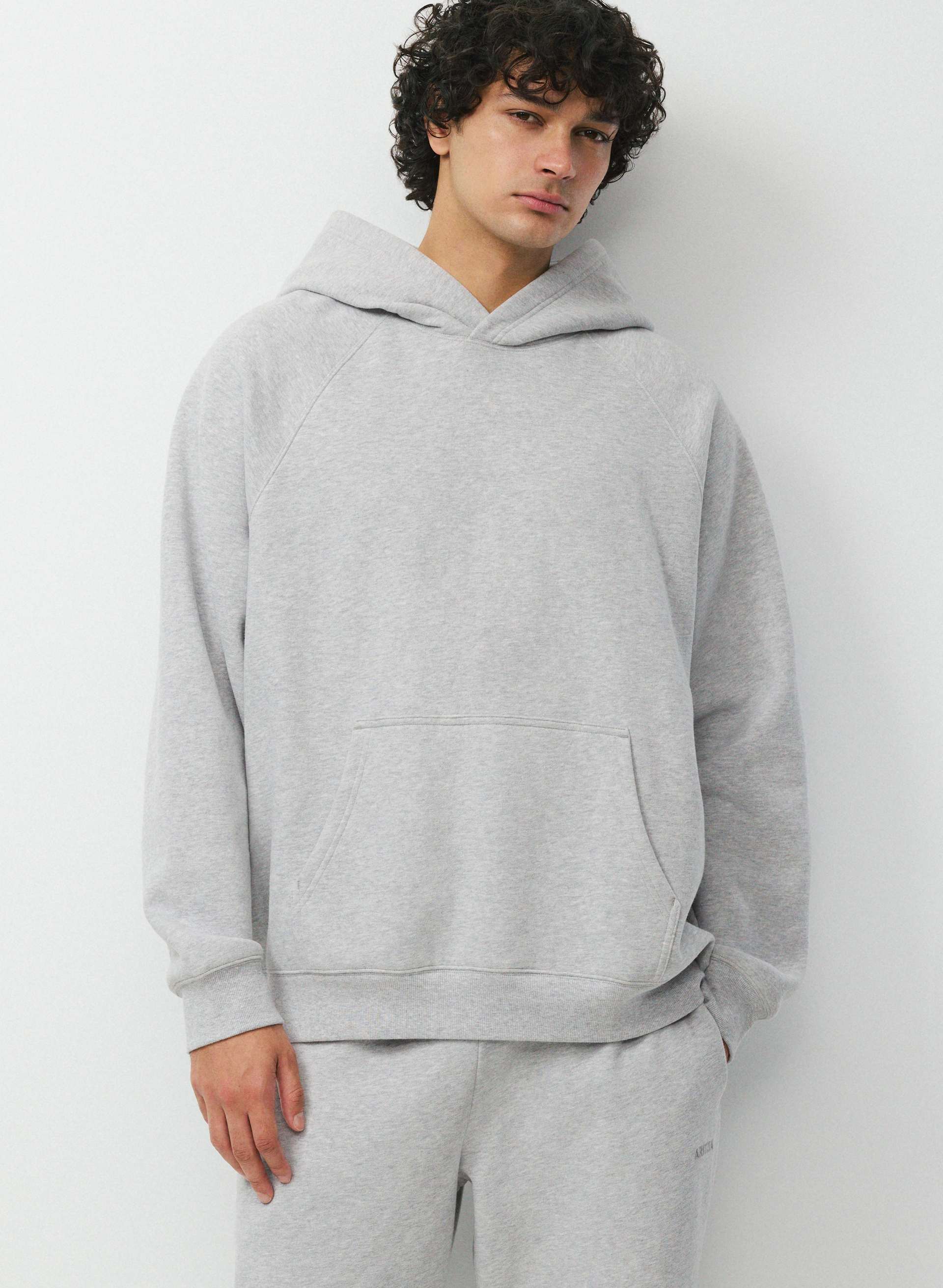 COZY SWEATFLEECE MEGA RAGLAN™ HOODIE MEN'S | Aritzia