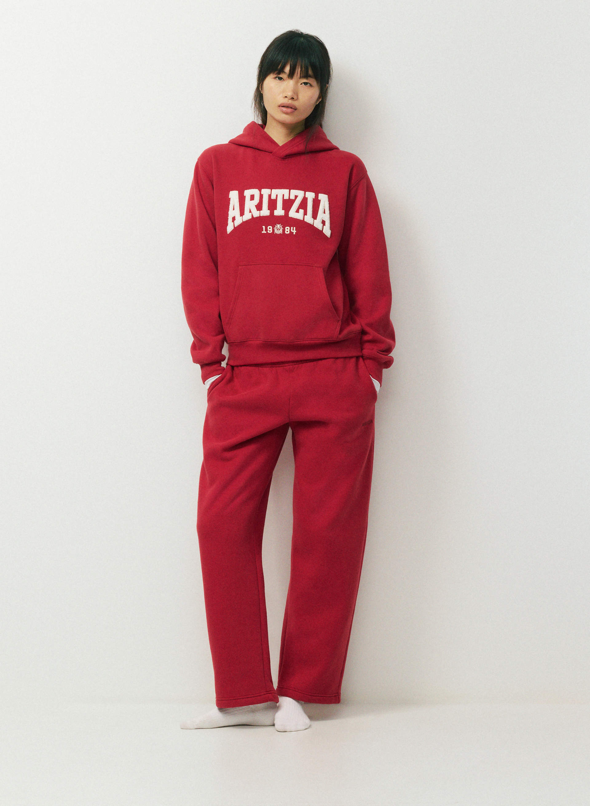 COZY SWEATFLEECE PERFECT HOODIE - Classic fan-favourite fleece pullover hoodie with embroidered text graphic. 