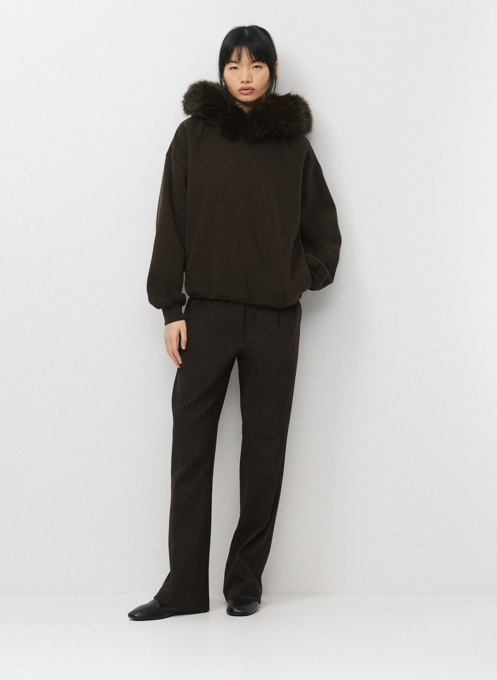 CHANDAIL MÉGA À CAPUCHON - MOLLETON DOUILLET - Oversized fleece hoodie with Real Faux Fur trim. 