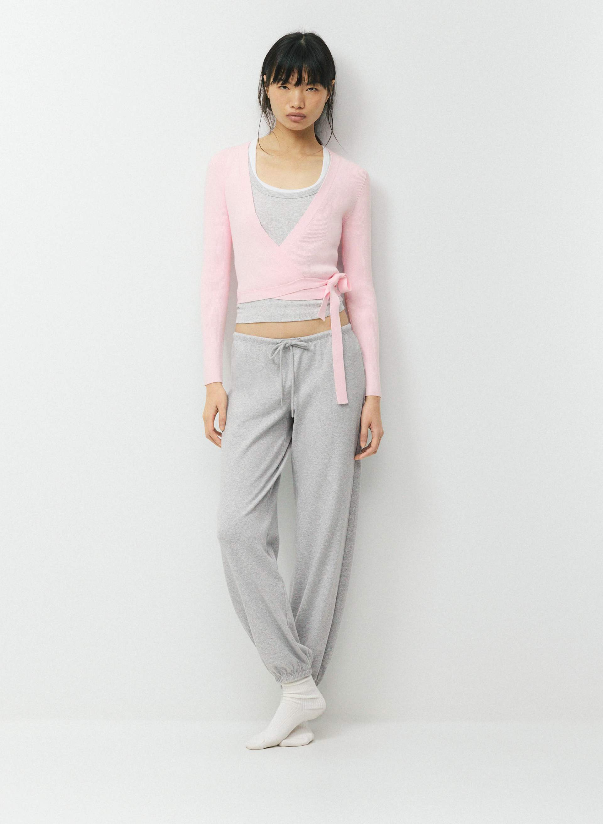QUOTE WRAP LONGSLEEVE - WONDER YARN - Fine-rib knit wrap longsleeve with tie detail. 