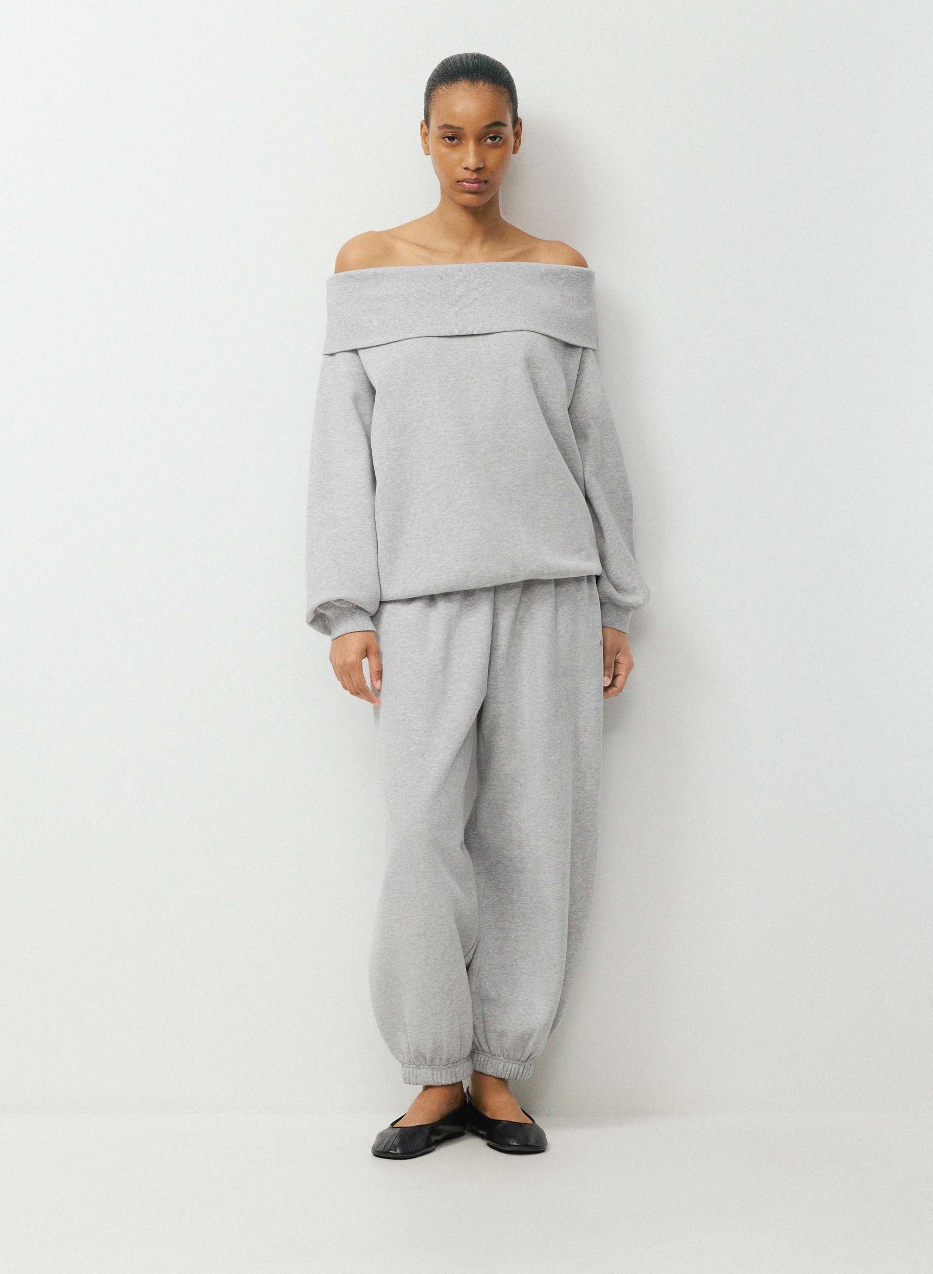 COZY SWEATFLEECE MEGA OFF-SHOULDER SWEATSHIRT | Aritzia