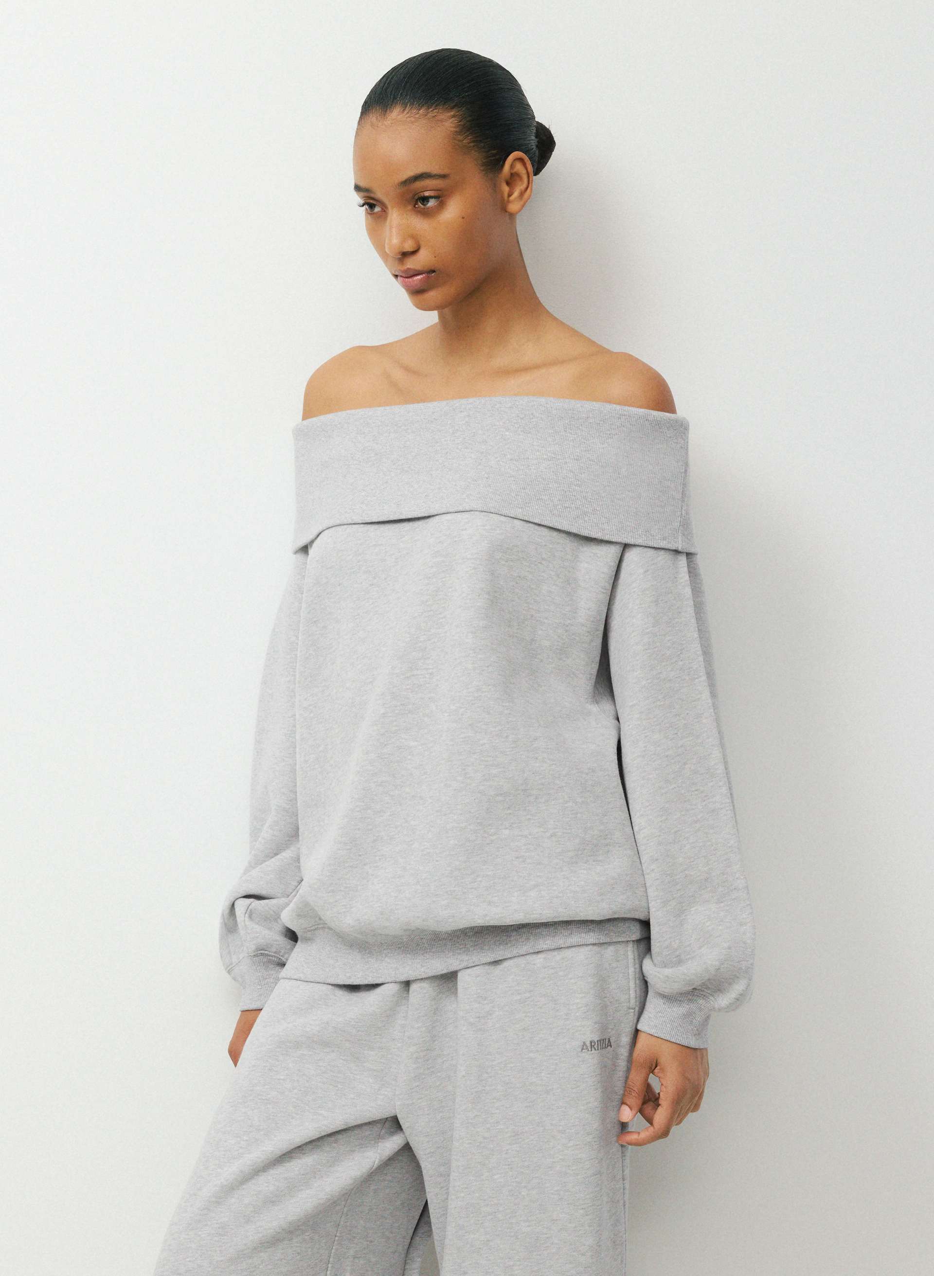 COZY SWEATFLEECE MEGA OFF-SHOULDER SWEATSHIRT | Aritzia