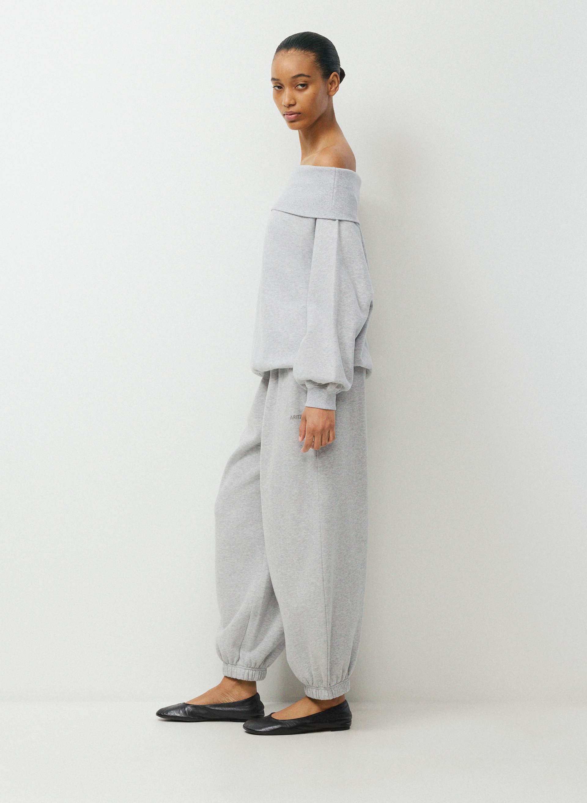COZY SWEATFLEECE MEGA OFF-SHOULDER SWEATSHIRT | Aritzia