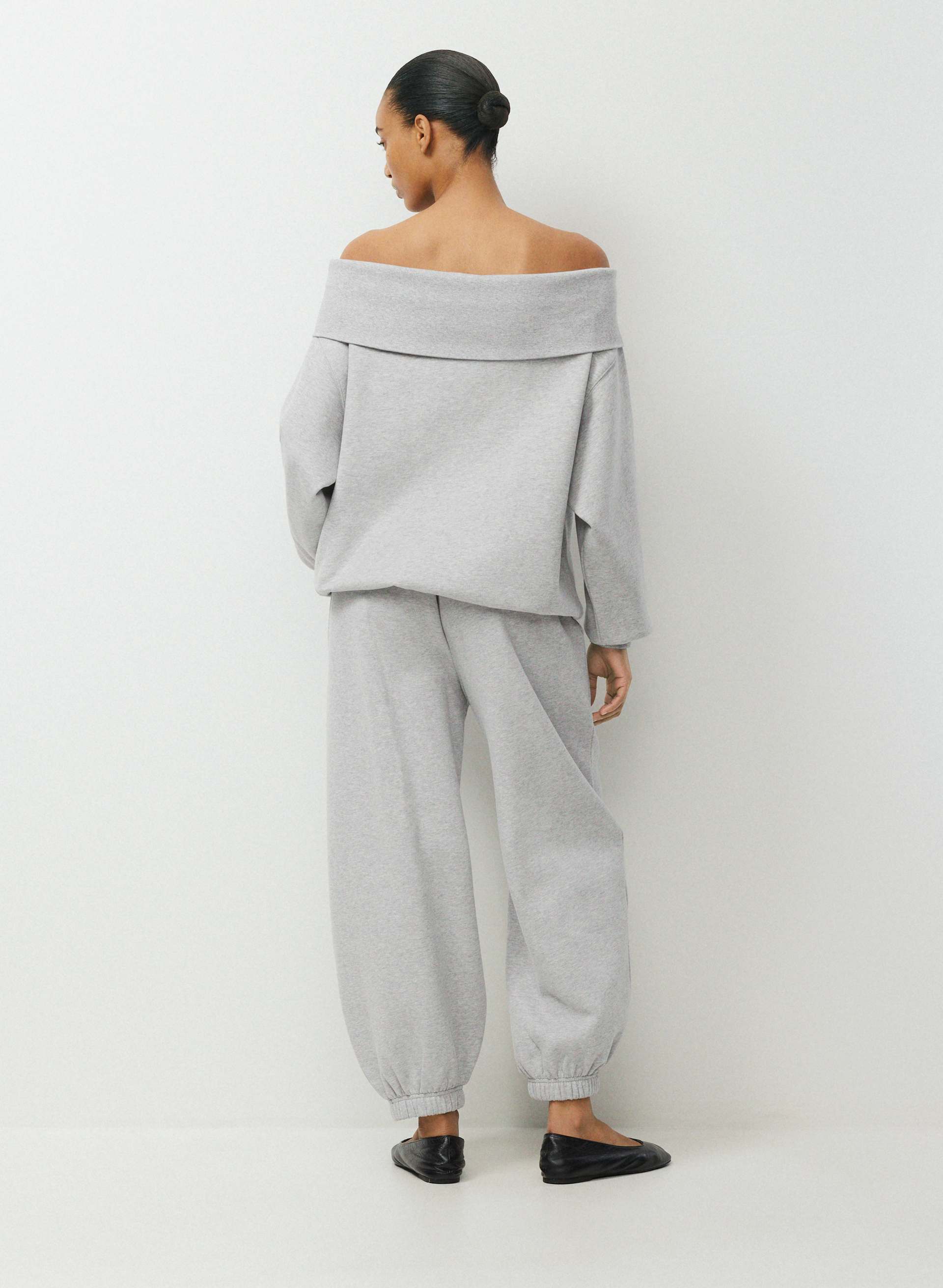 COZY SWEATFLEECE MEGA OFF-SHOULDER SWEATSHIRT | Aritzia