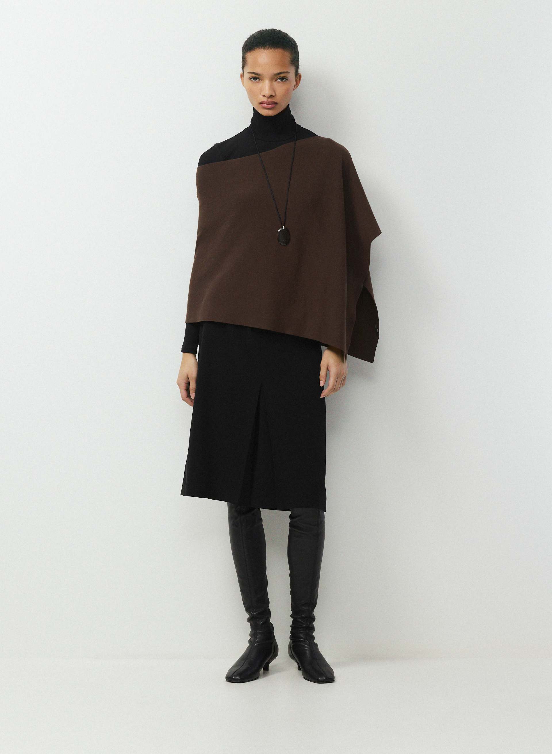 CRITERION TOP - WONDER YARN - Double-knit relaxed straight-neck top. 