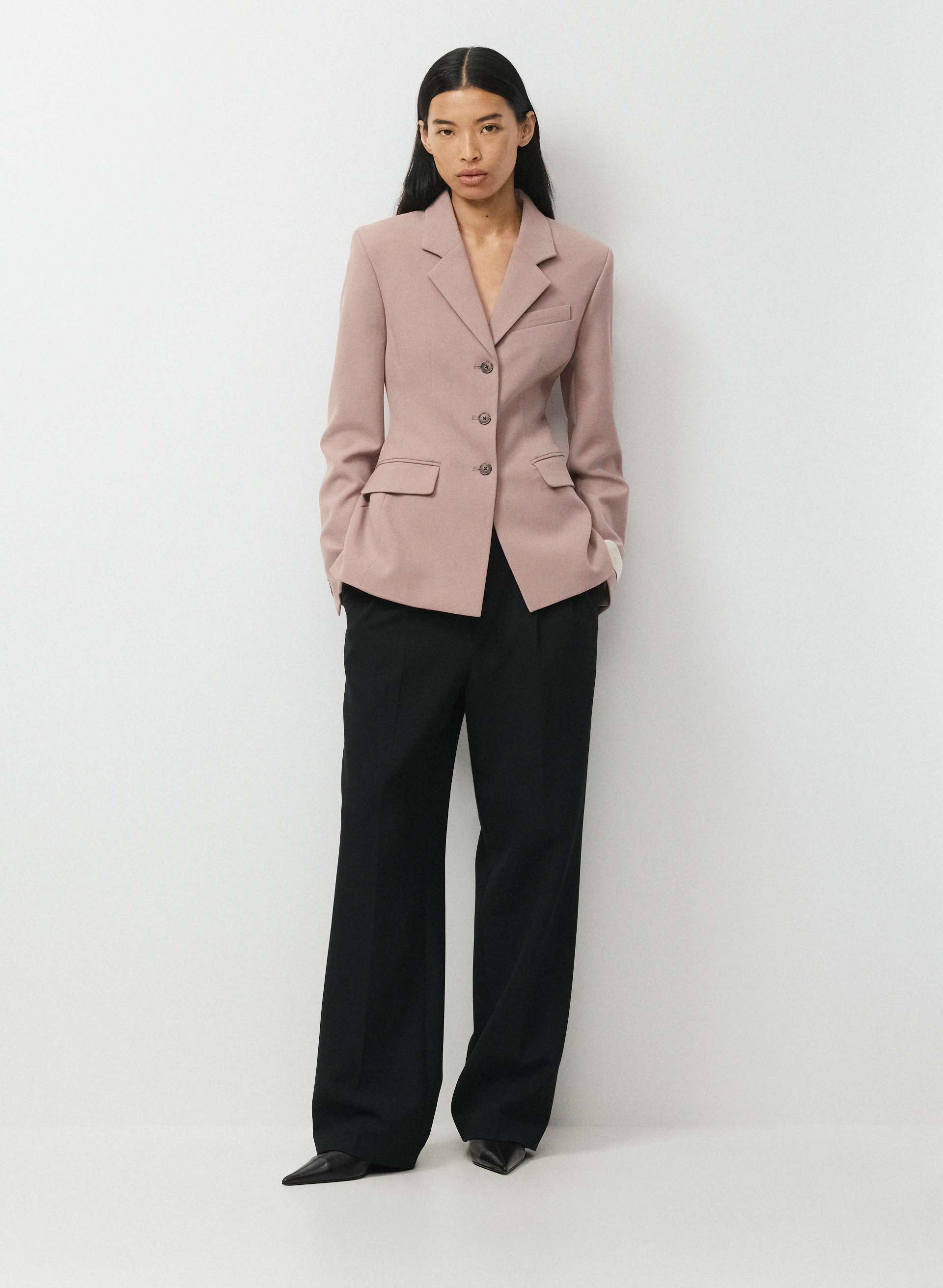 STANDOUT BLAZER - EVERSENTIAL™ - Softly structured single-breasted hourglass blazer. 