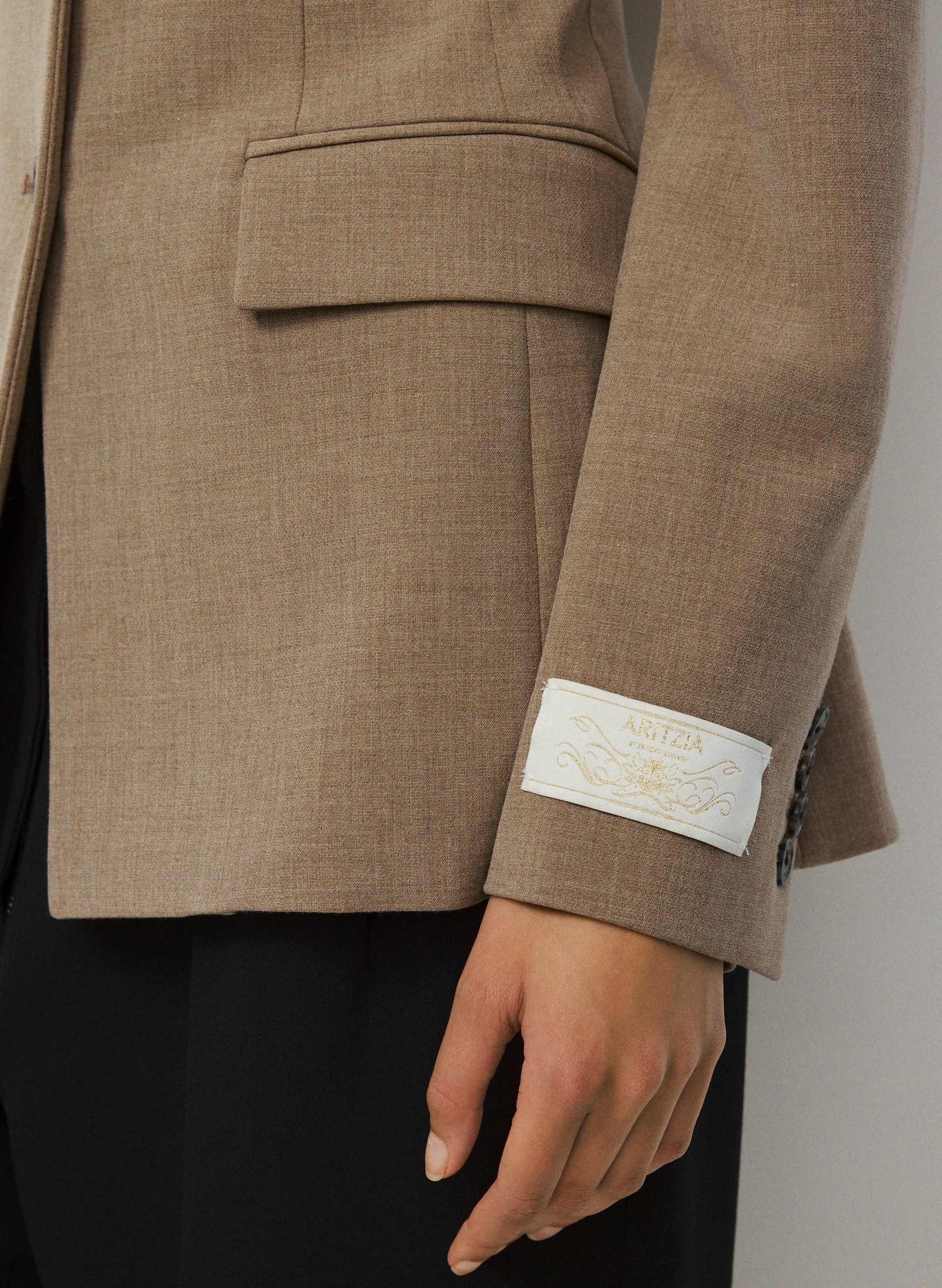 STANDOUT BLAZER | Aritzia