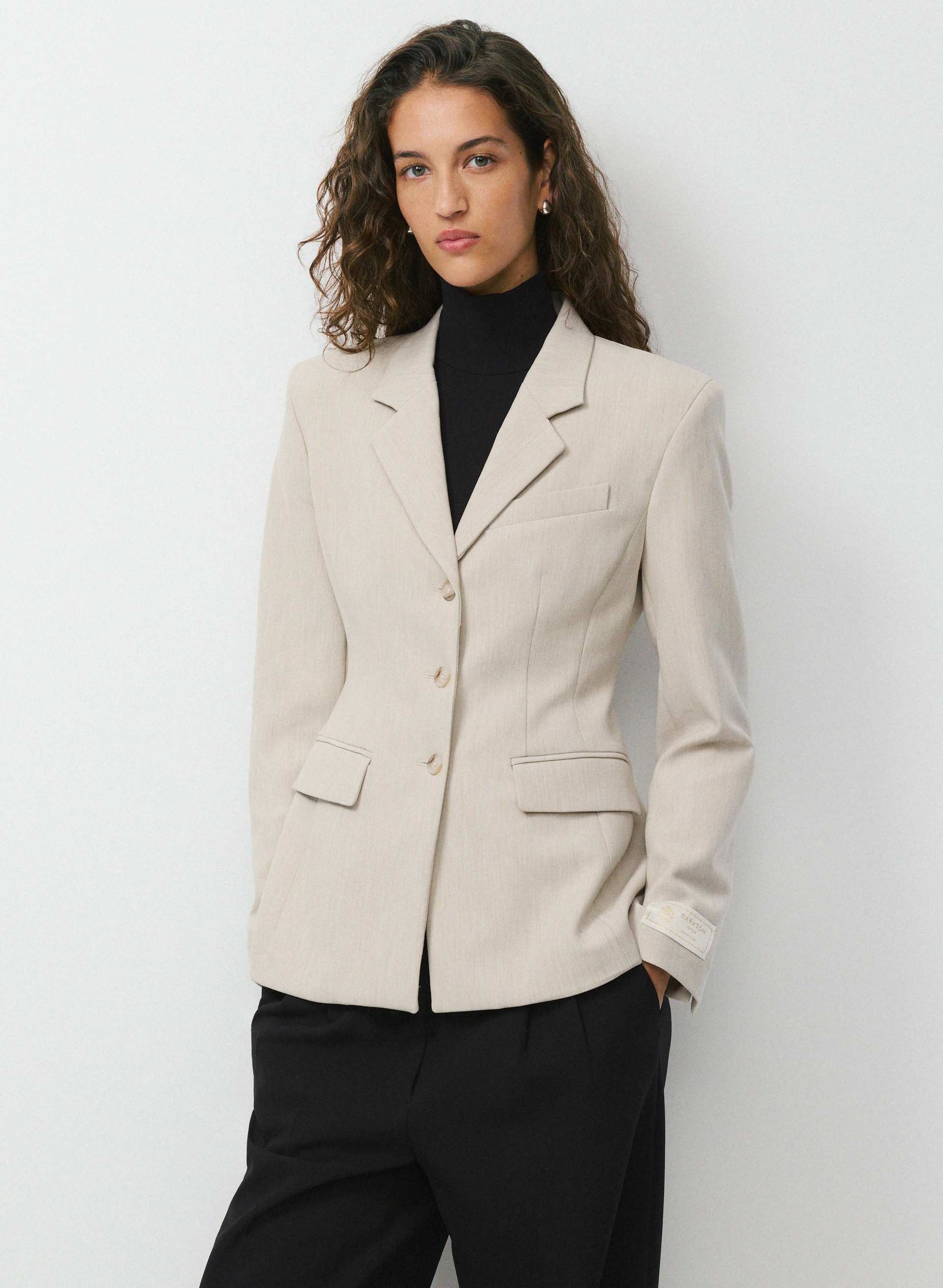 STANDOUT BLAZER | Aritzia