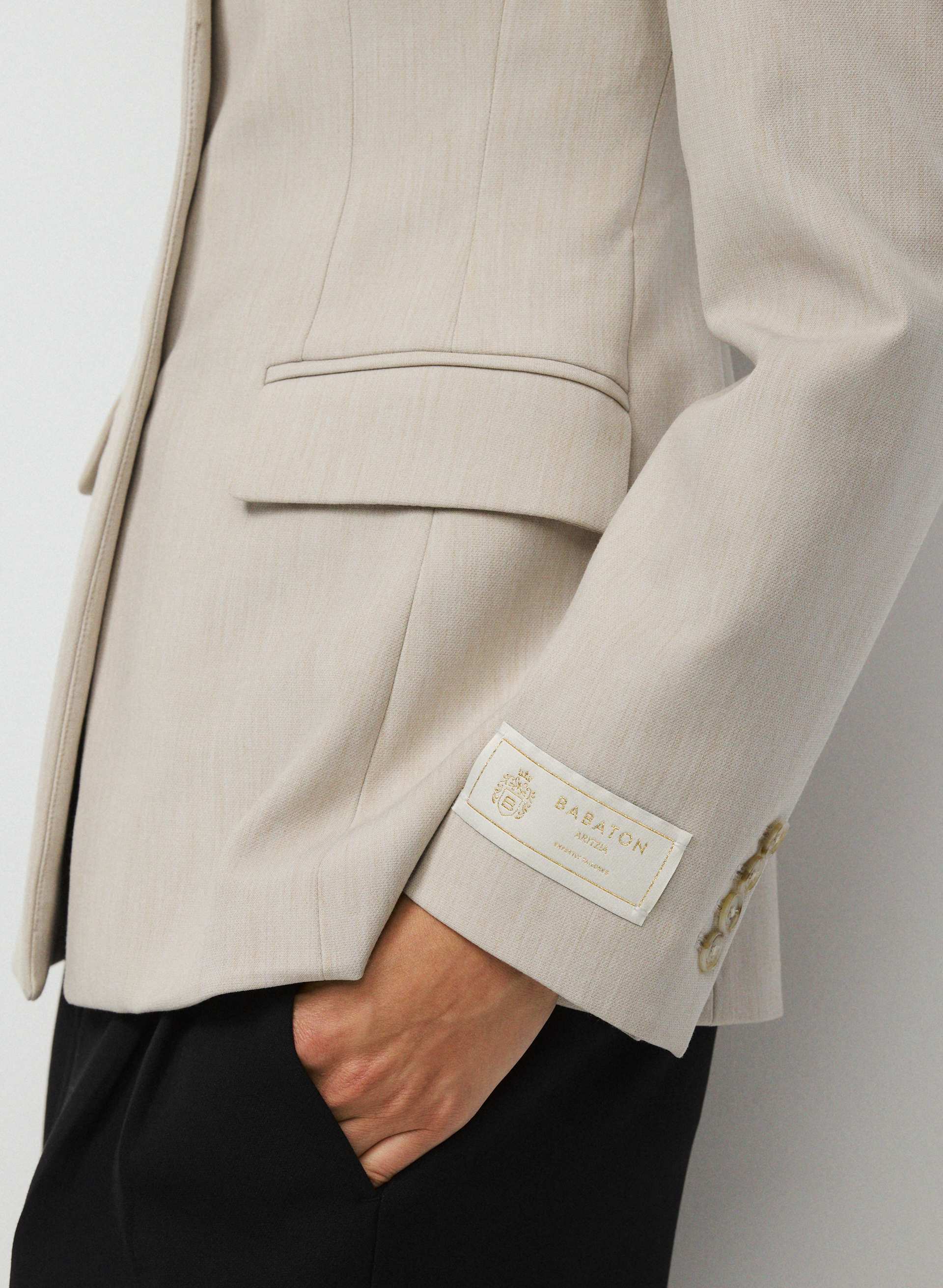 STANDOUT BLAZER | Aritzia