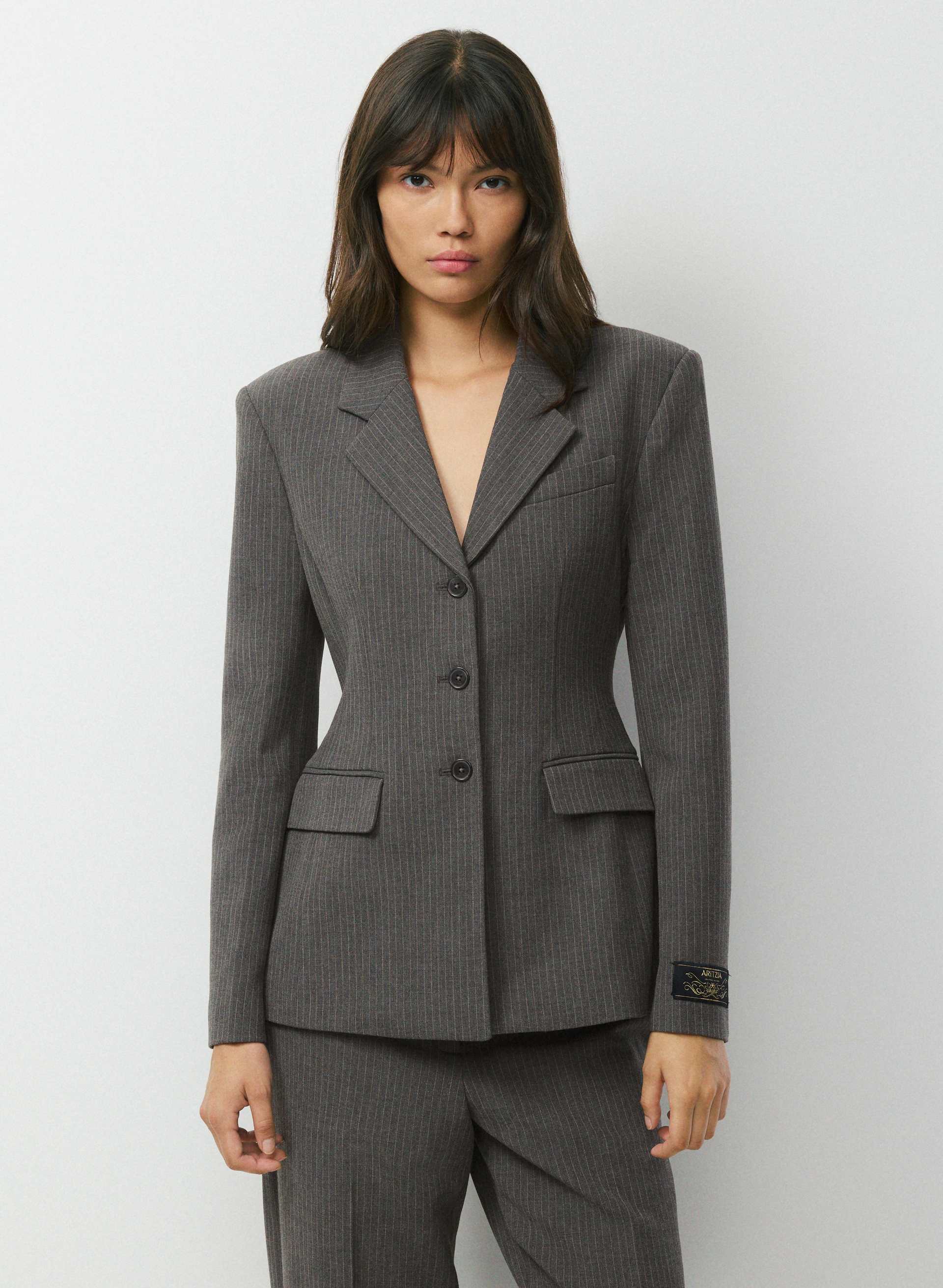 STANDOUT BLAZER - EVERSENTIAL™ - Softly structured single-breasted hourglass blazer. 