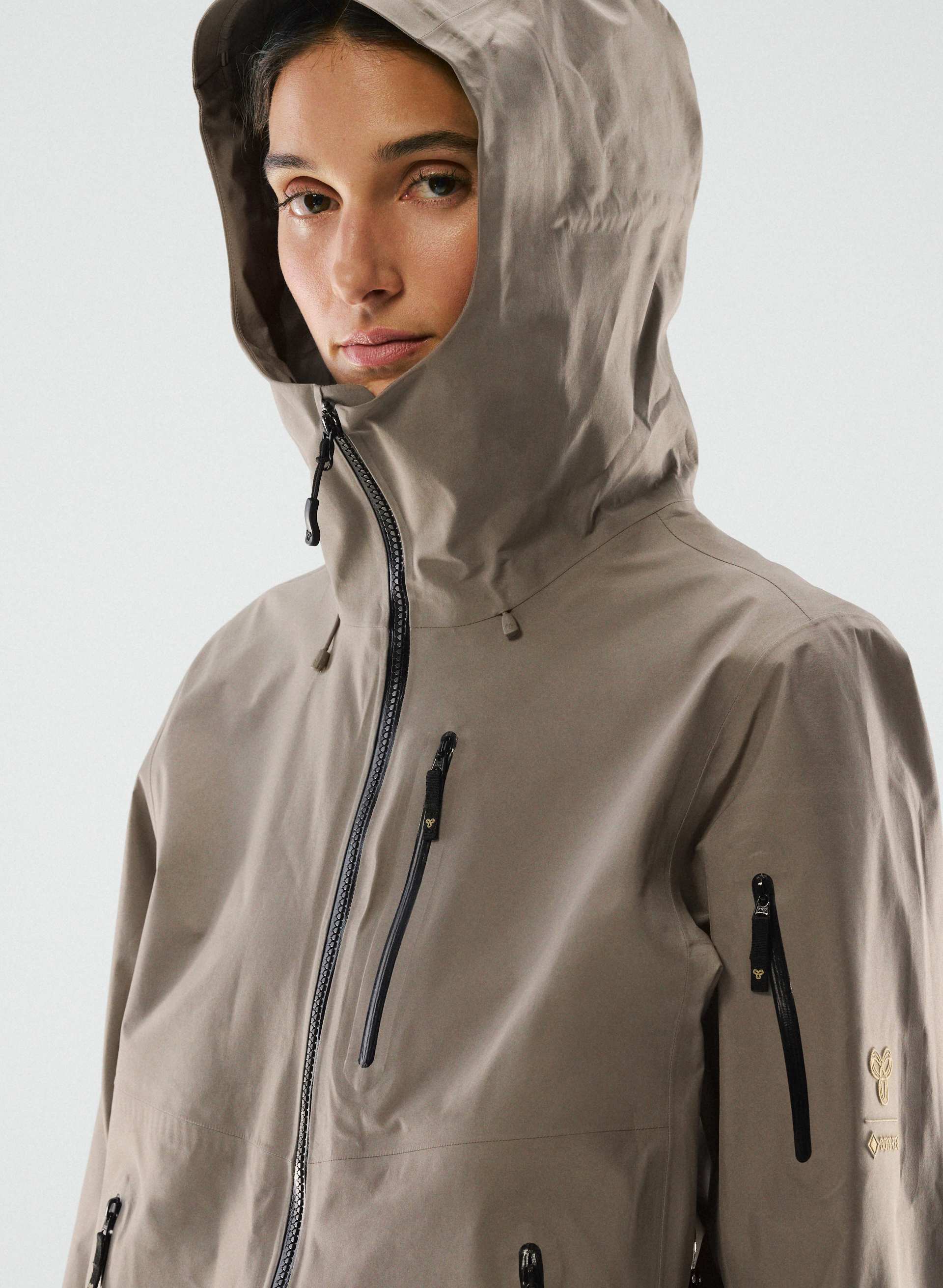 GORE-TEX® FACTOR JACKET - 3-layer waterproof and windproof GORE-TEX® jacket. 