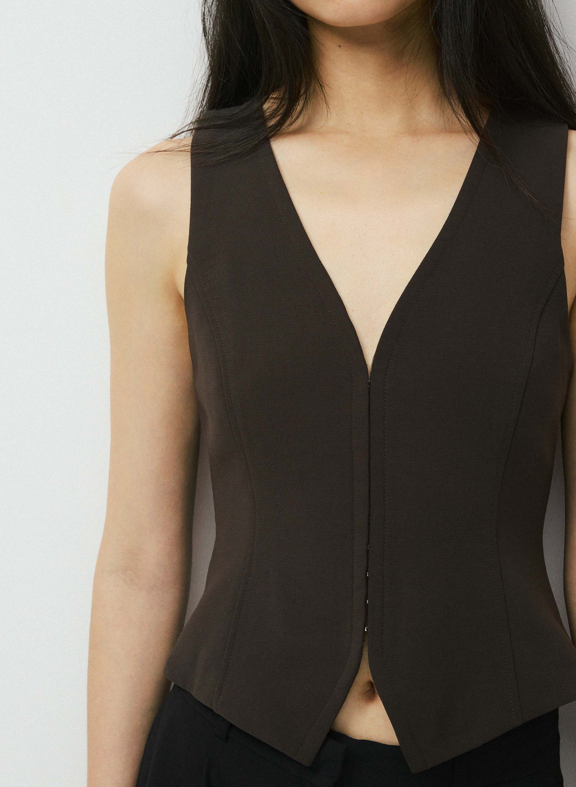 ATTIRE VEST | Aritzia