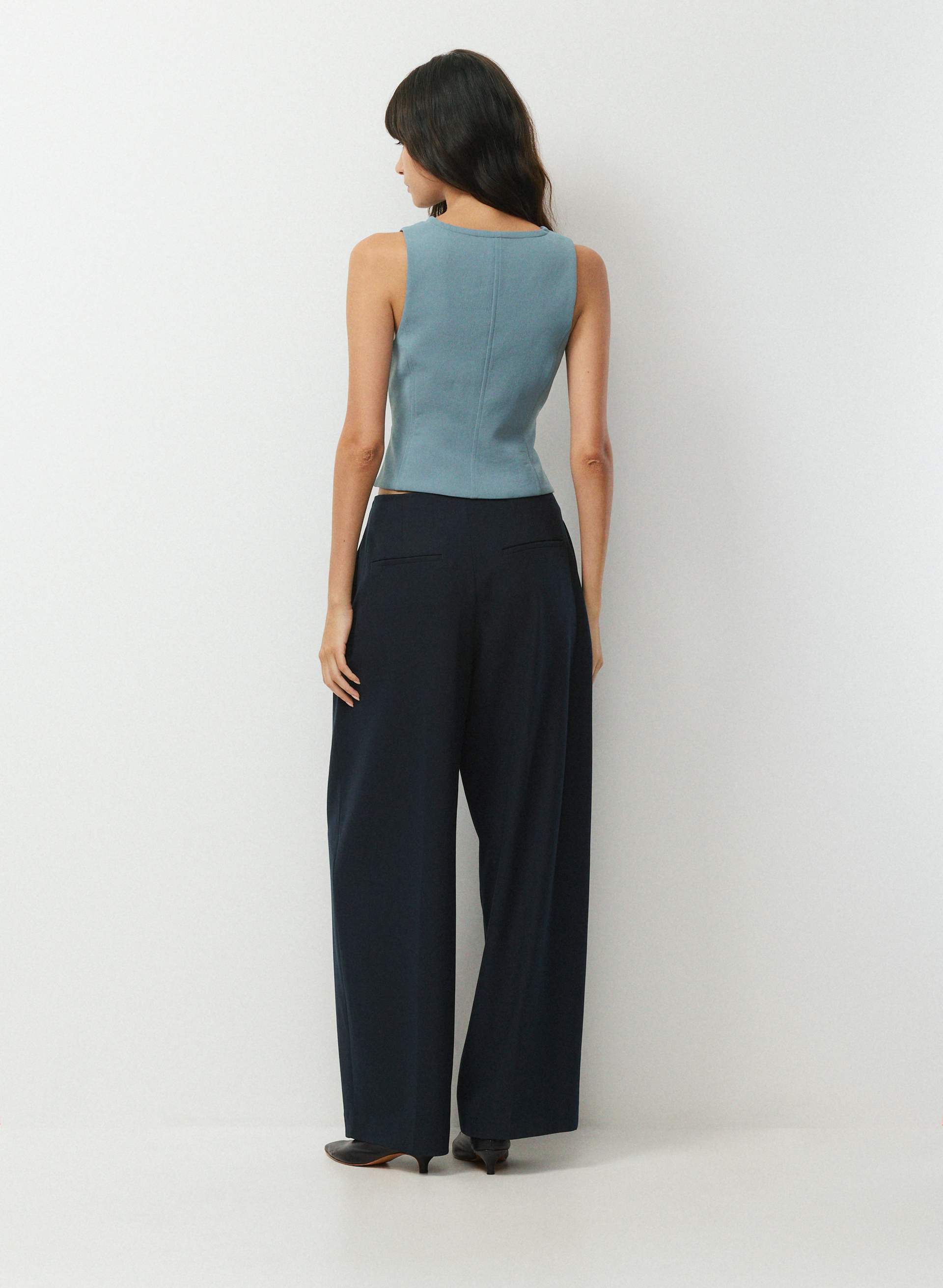 ATTIRE VEST | Aritzia