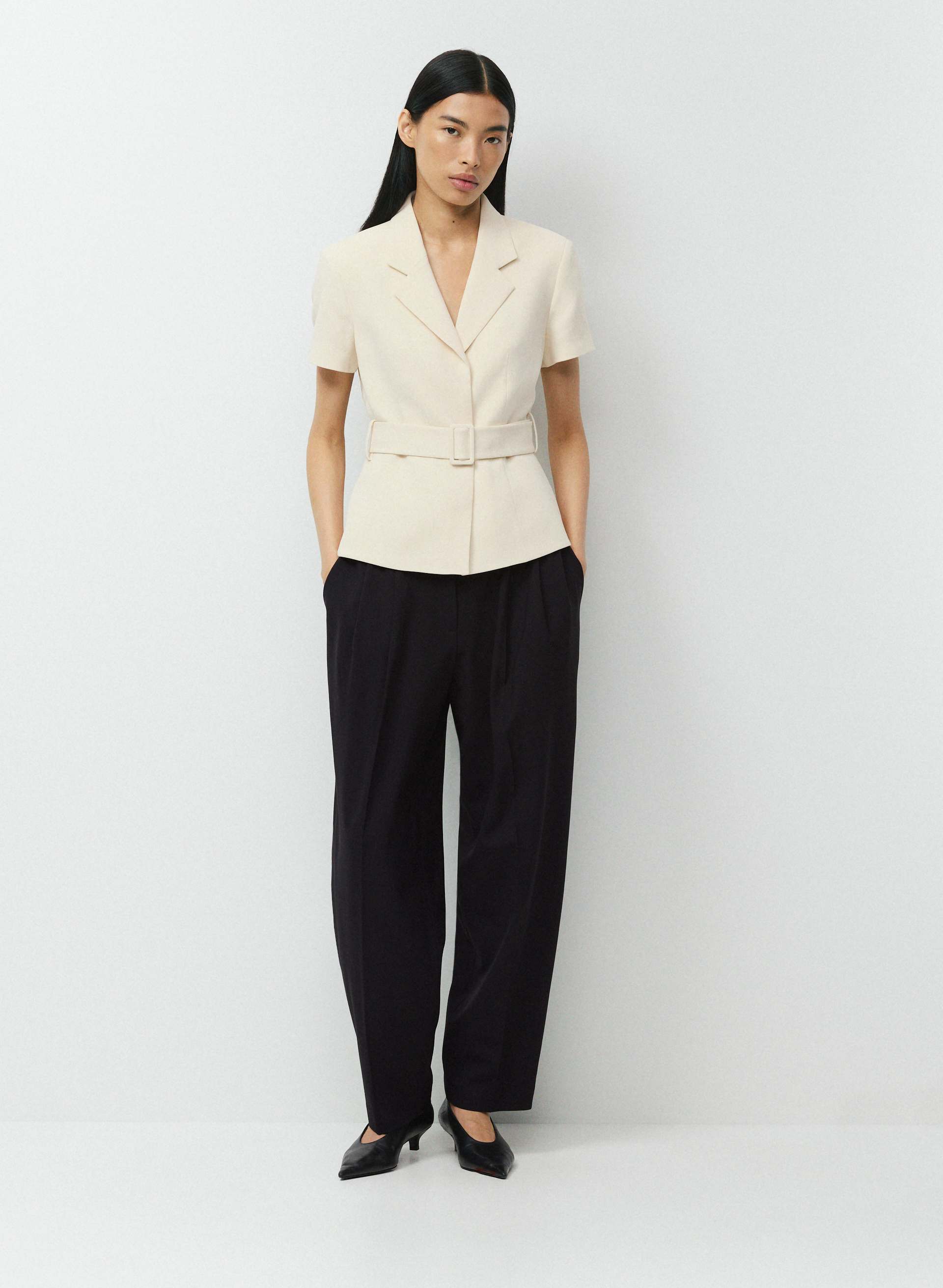 BLAZER BRYNN À MANCHES COURTES - PRECISION SWAY™ - Veste portefeuille à manches courtes et à ceinture en crêpe japonais. 