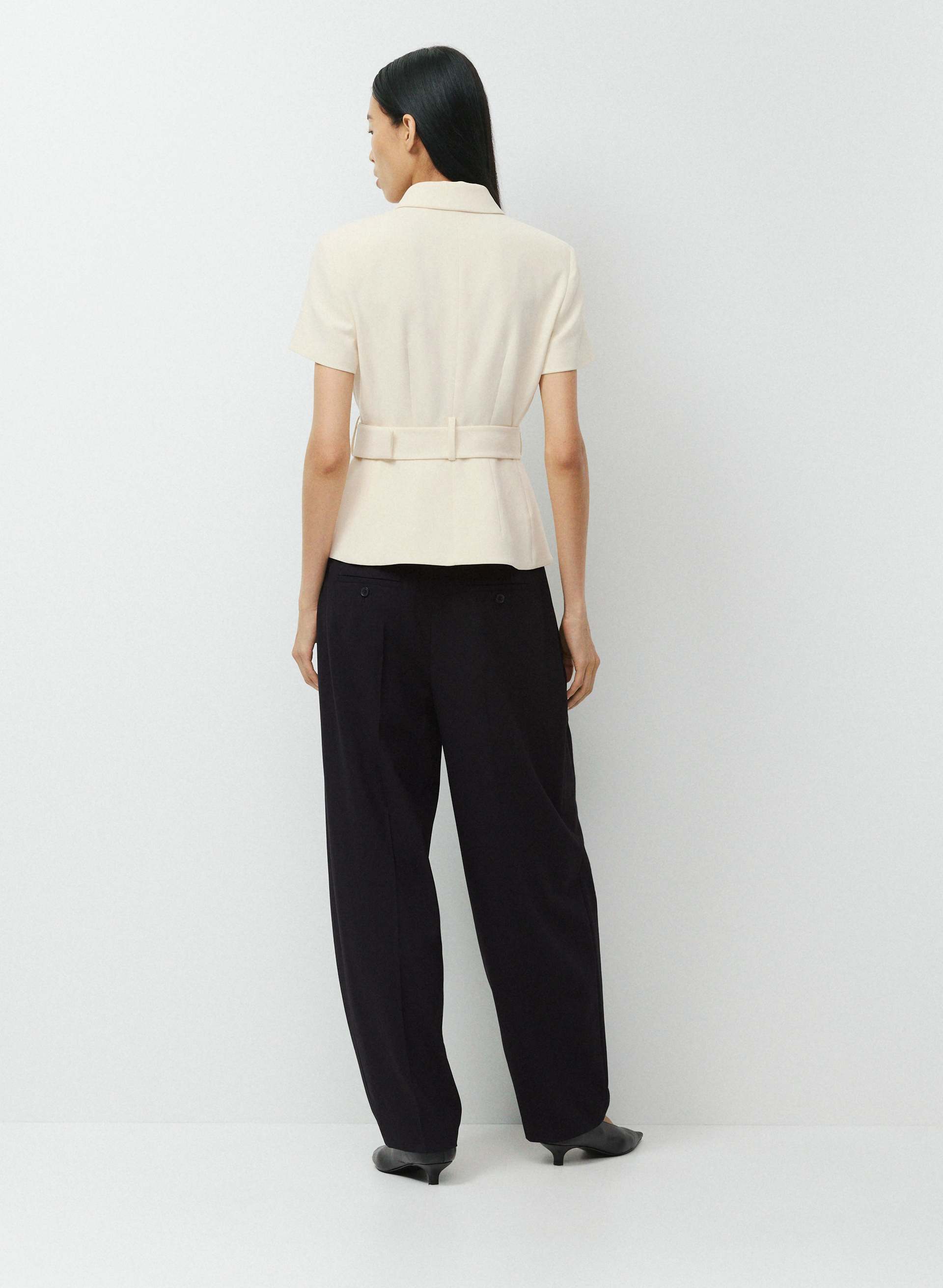 BRYNN SHORTSLEEVE BLAZER | Aritzia