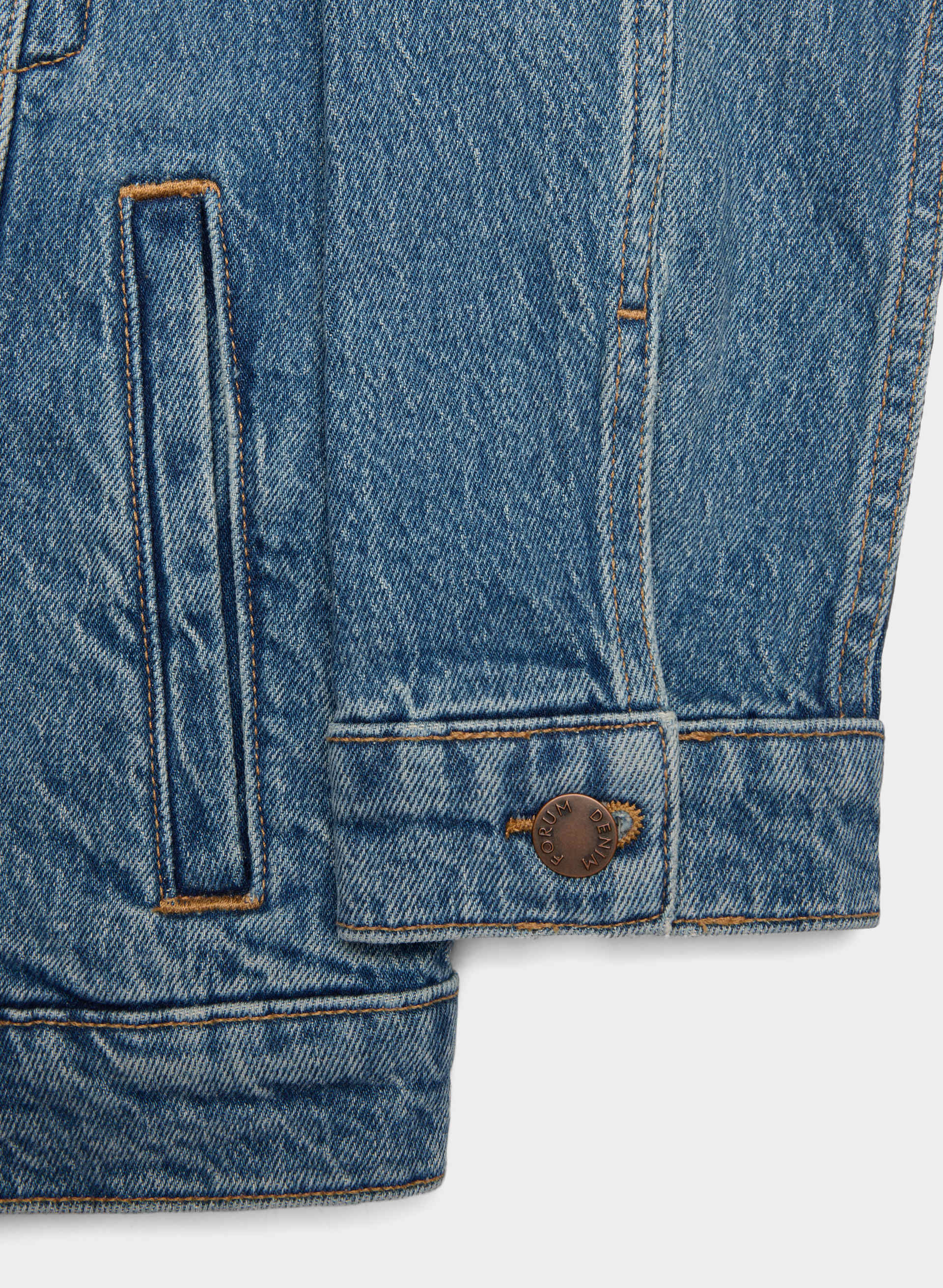 TONI SHRUNKEN DENIM JACKET | Aritzia