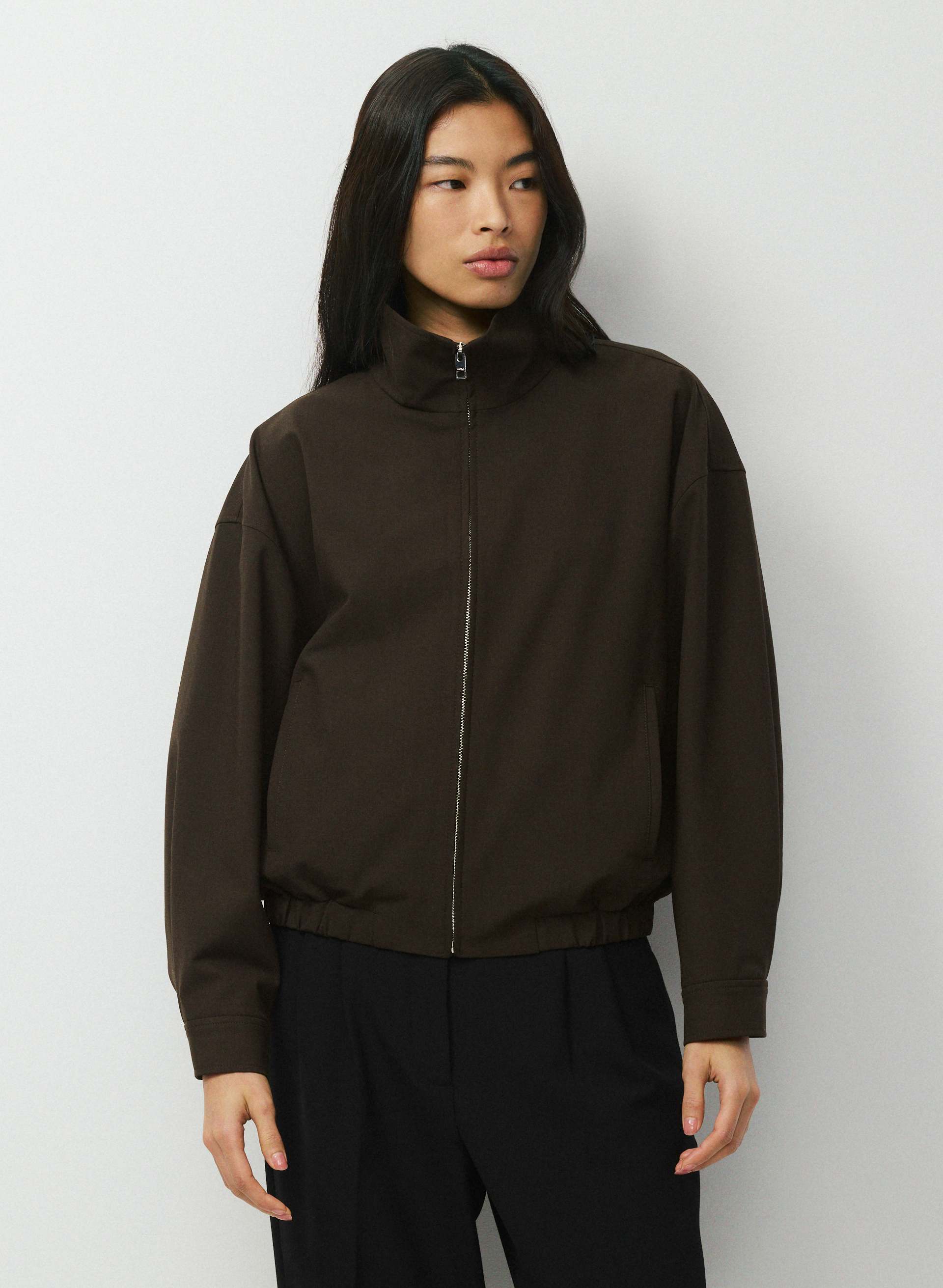 VESTE TENET - EVERSENTIAL™ LÉGER - Veste à col cheminée et fermeture éclair en tissu léger et légèrement structuré. 