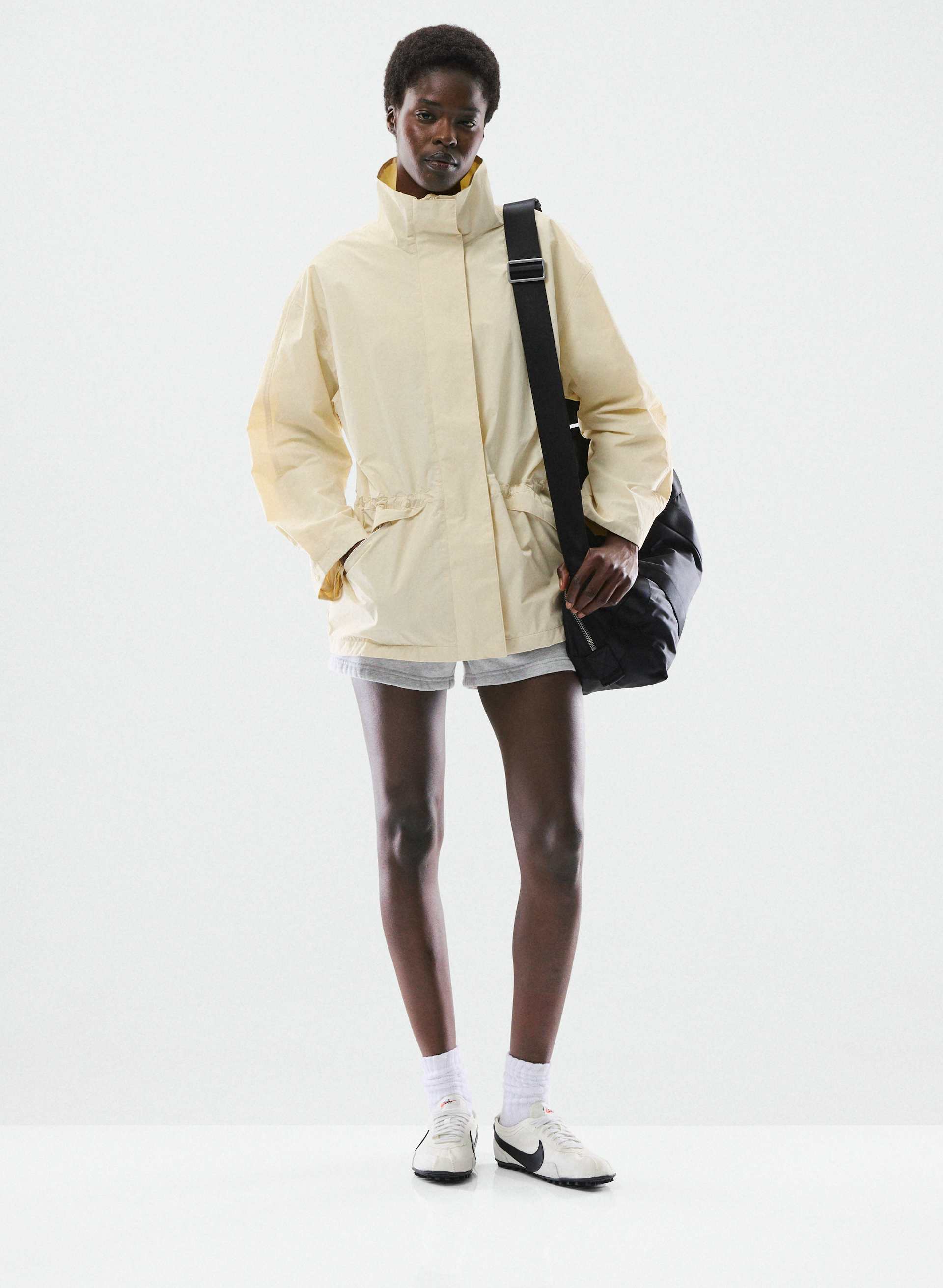 SYNCHRONIZE JACKET - Water-repellent funnel-neck jacket with cinchable waist. 