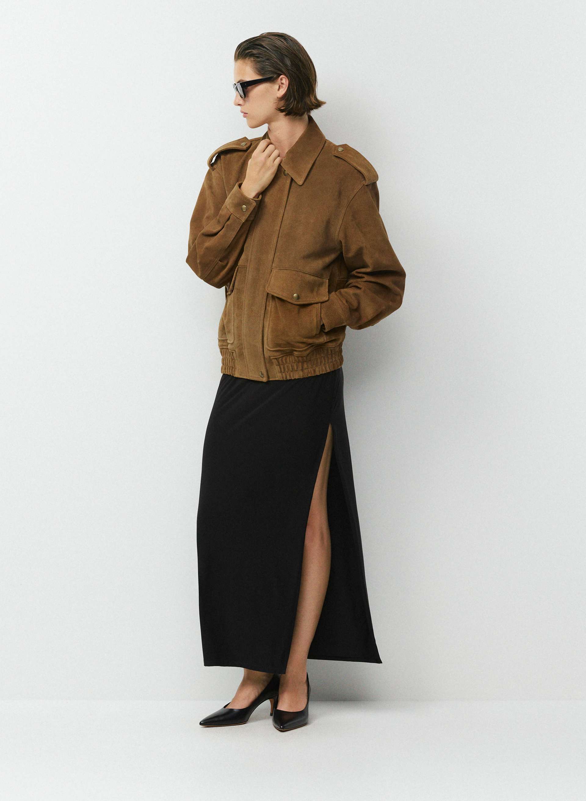 VESTE NADINE - SUÈDE - Blouson d’aviateur décontracté à poches appliquées à l’avant entièrement fait de suède de première qualité. 