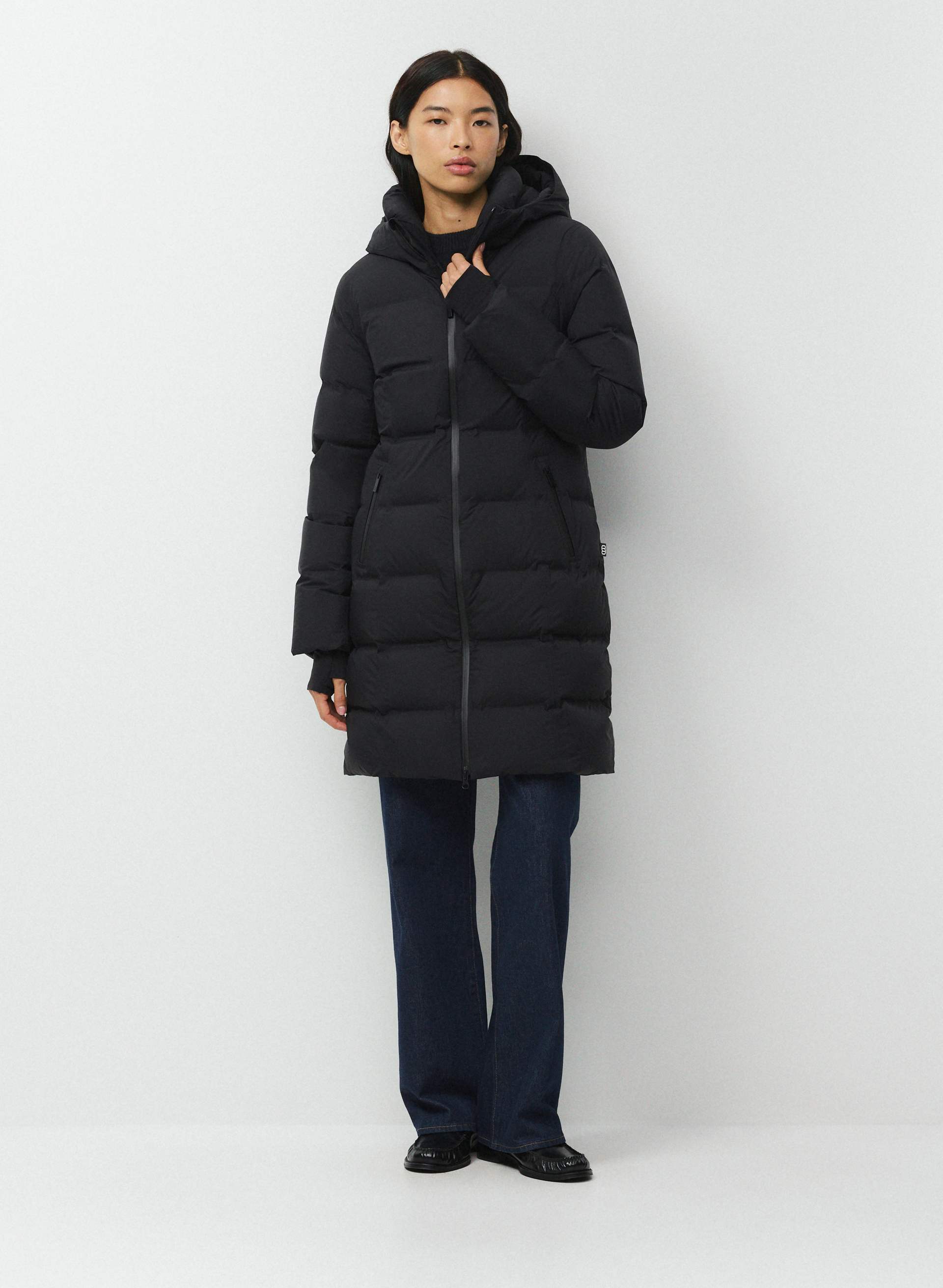 THE SUPERSNUG PUFF₂O™ MID - RAINSTOP™ - Japanese Rainstop™ waterproof slim-fit premium down mid-length puffer jacket. 