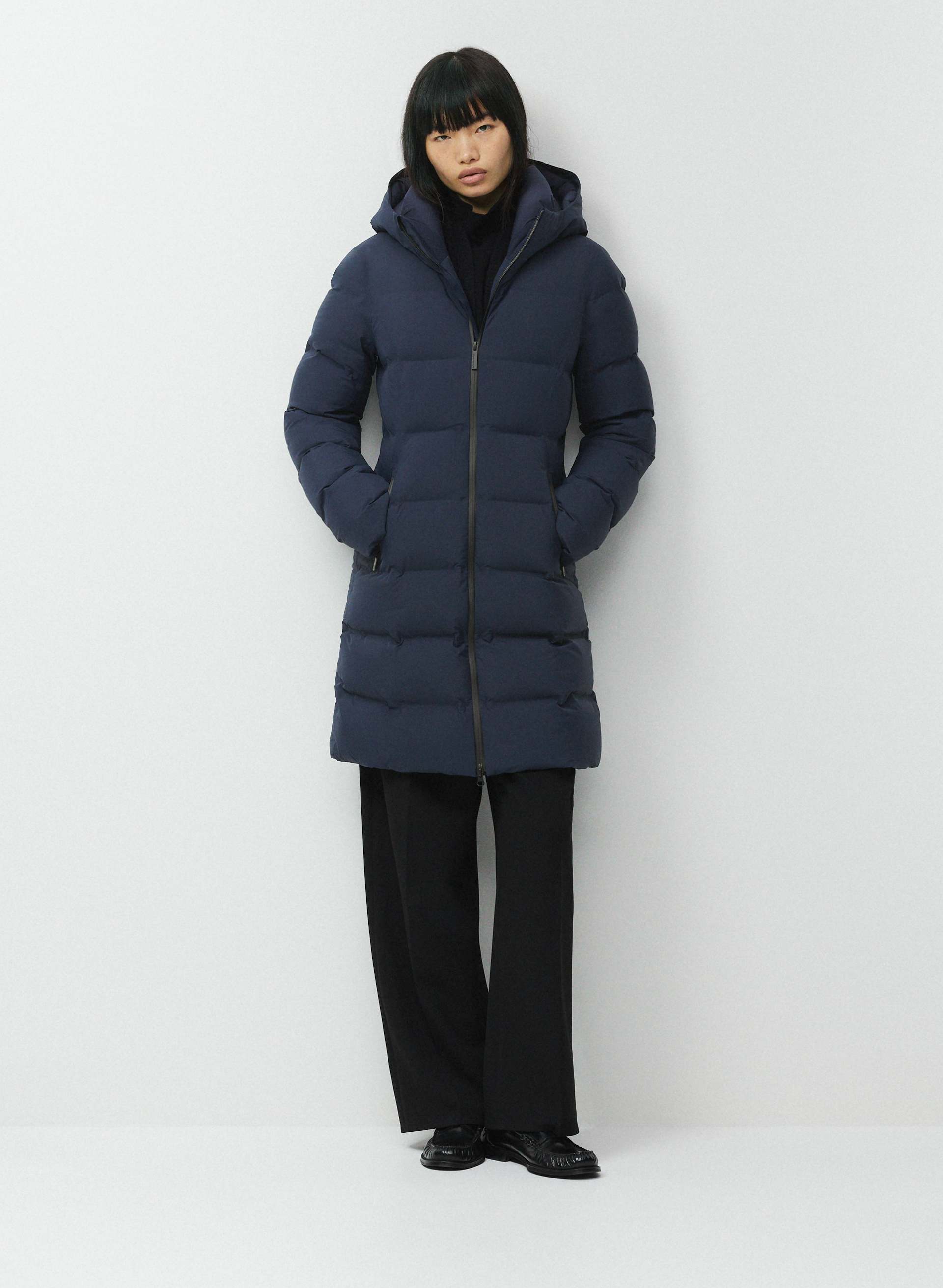 THE SUPERSNUG PUFF₂O™ MID - RAINSTOP™ - Japanese Rainstop™ waterproof slim-fit premium down mid-length puffer jacket. 