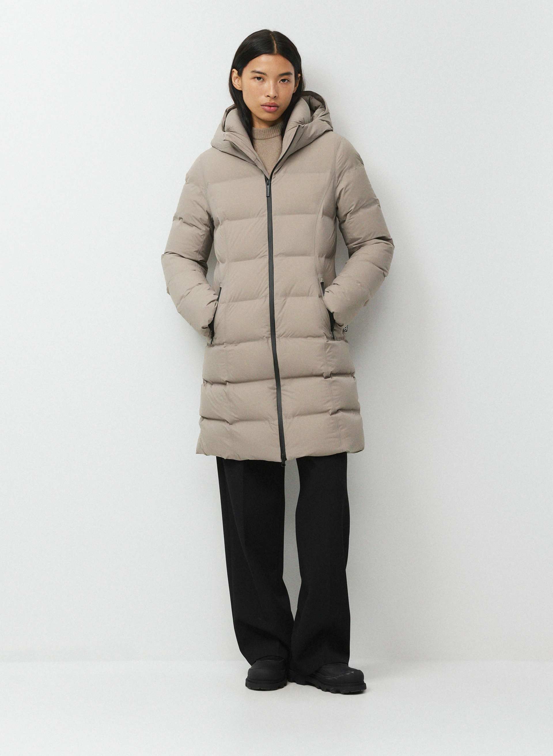 THE SUPERSNUG PUFF₂O™ MID - RAINSTOP™ - Japanese Rainstop™ waterproof slim-fit premium down mid-length puffer jacket. 