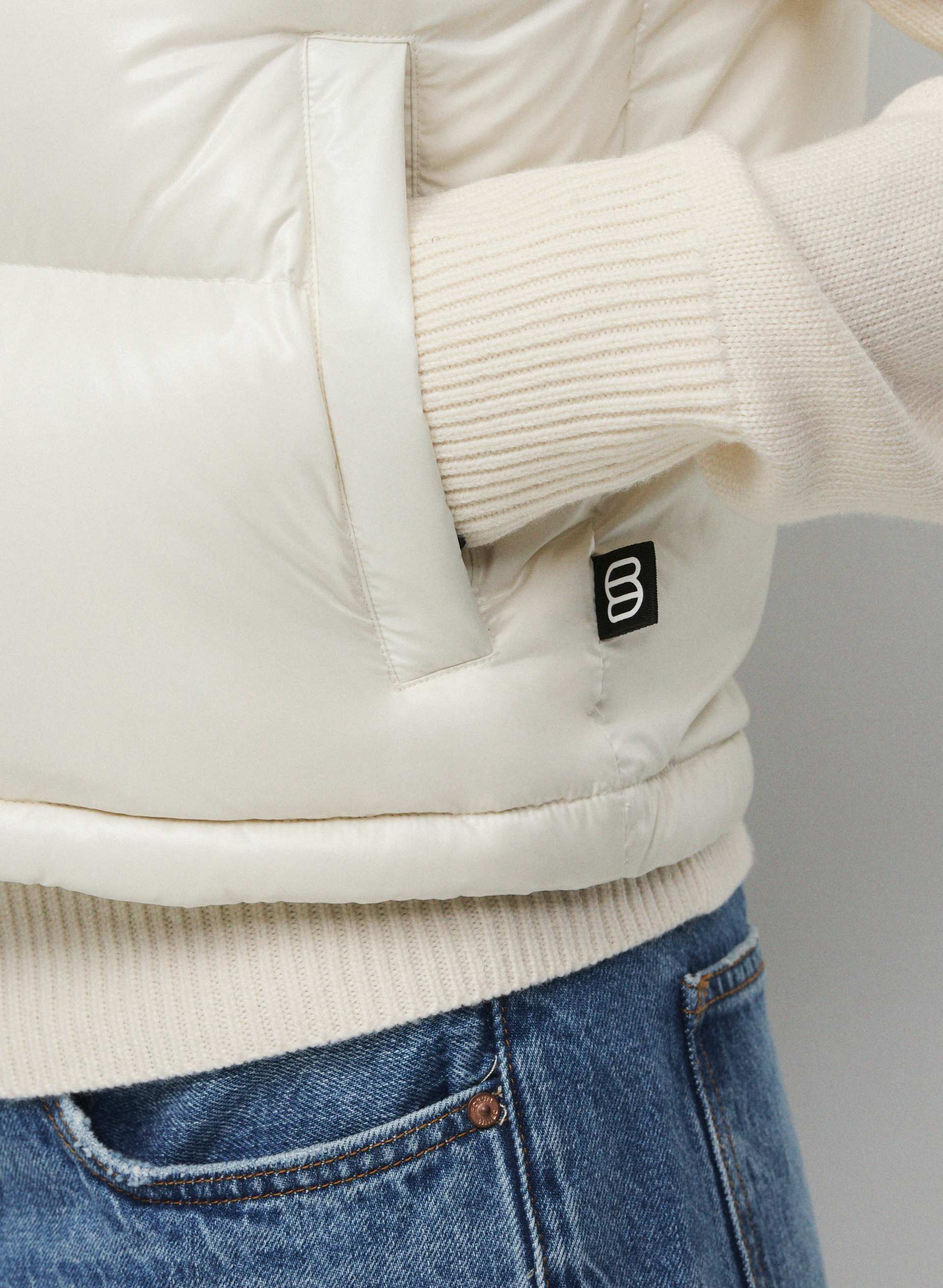 THE SUPER PUFF™ GILET COURT | Aritzia