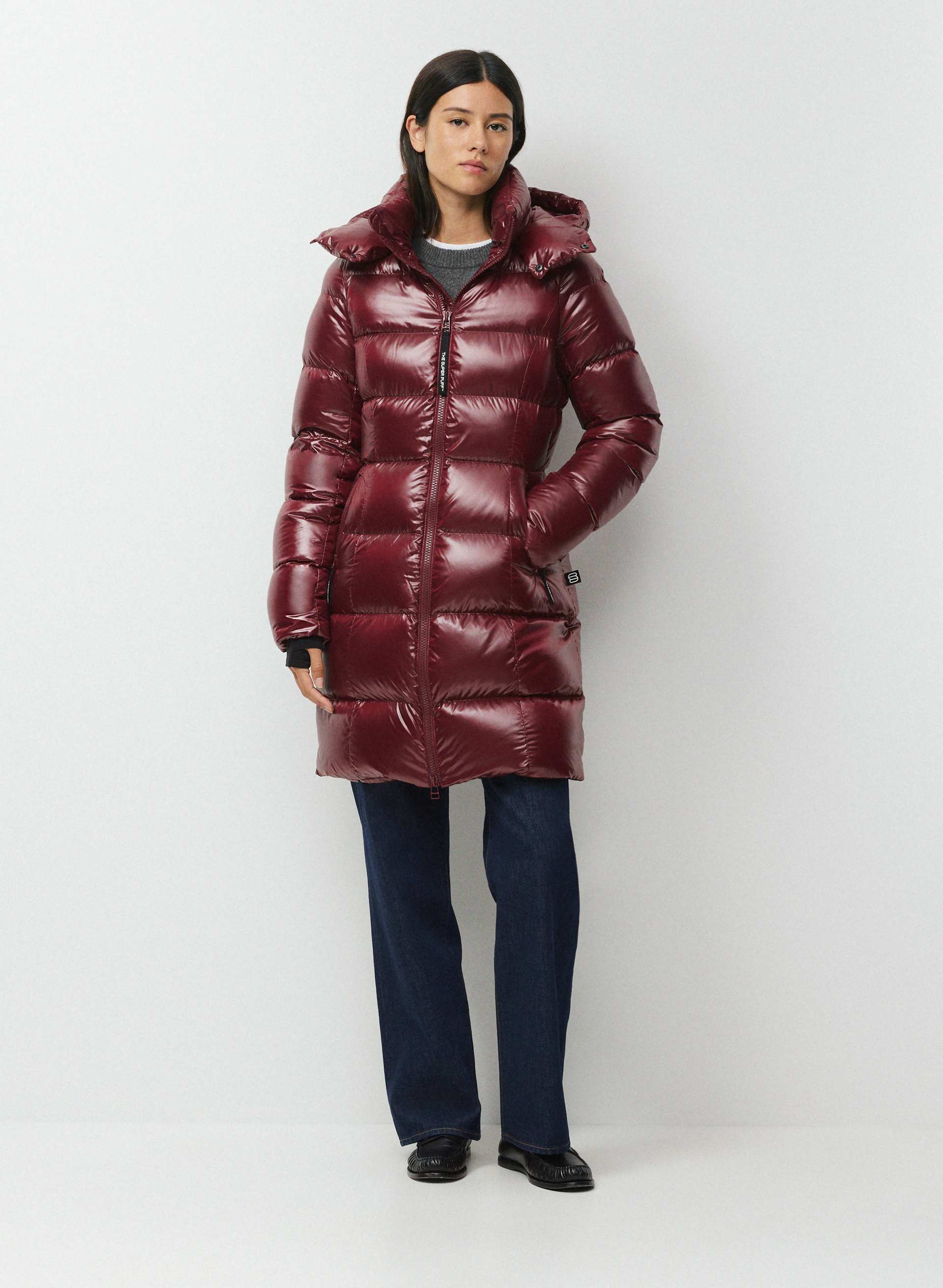 THE SUPERSNUG PUFF™ MID - HI-GLOSS - French Hi-Gloss mid-length slim-fit 800+ fill-power premium down puffer jacket. 