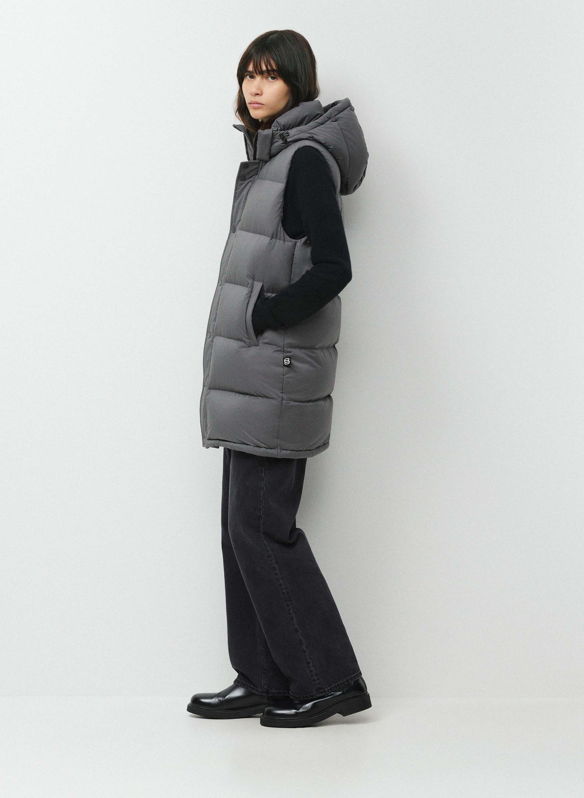 THE SUPER PUFF™ MID VEST | Aritzia