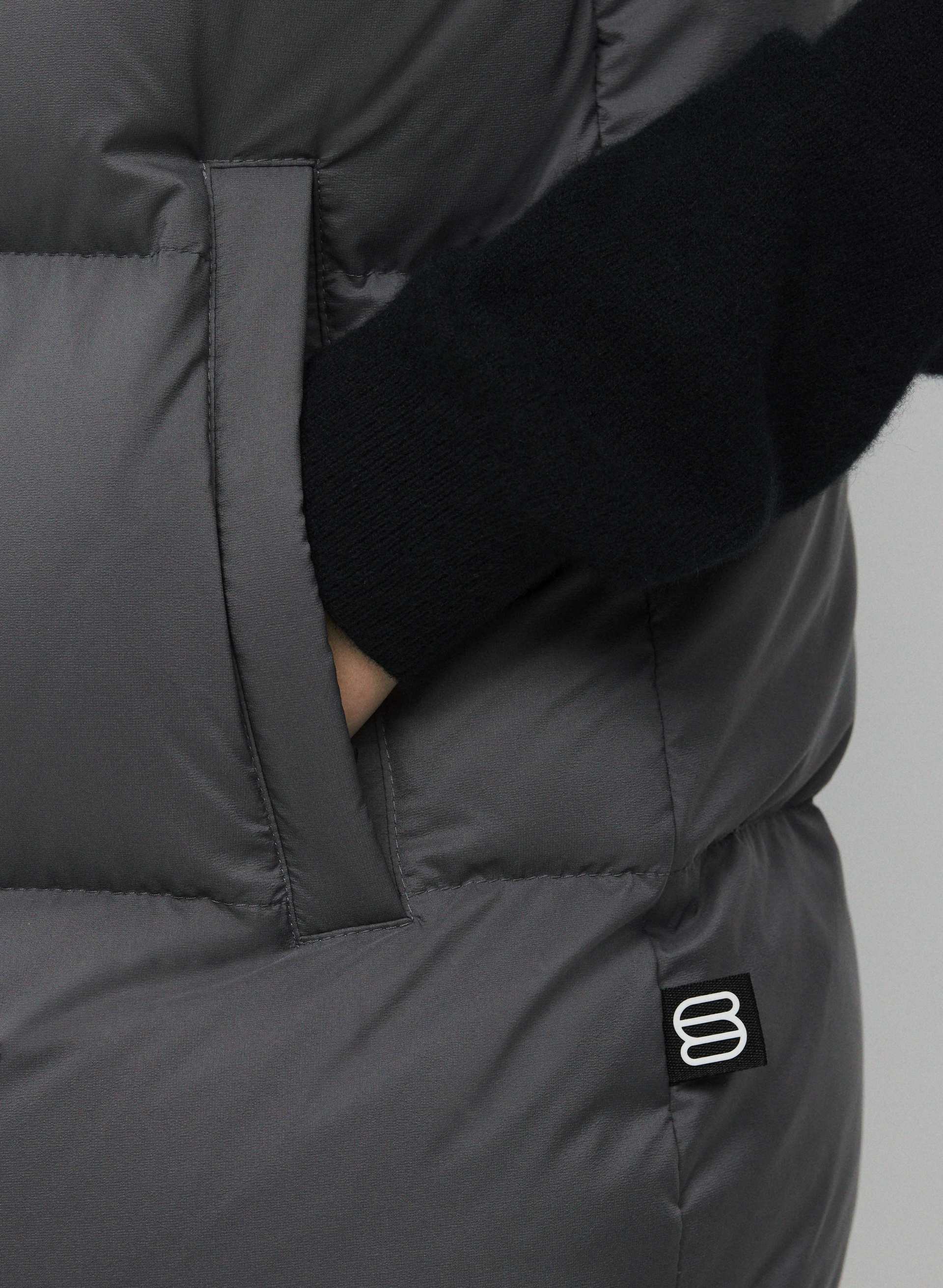 THE SUPER PUFF™ MID VEST | Aritzia