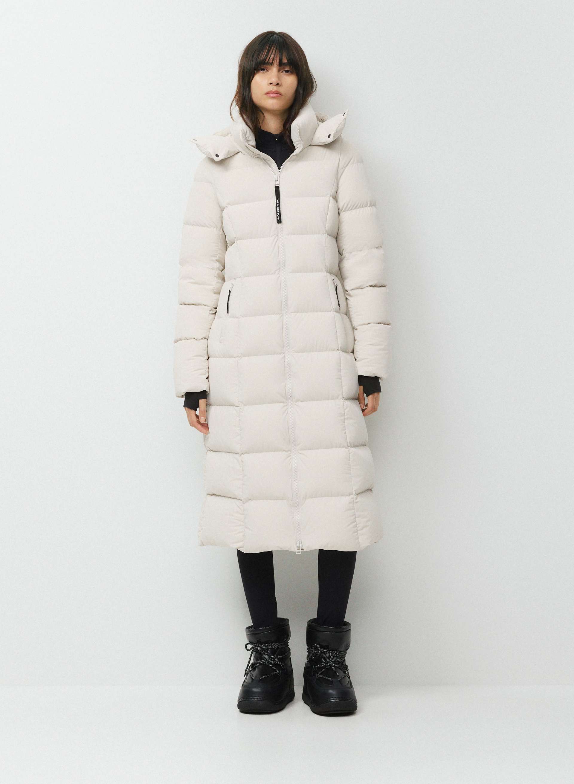 MANTEAU THE SUPERSNUG PUFF™ LONG - ORBIT STRETCH™ - Manteau bouffant long et étroit en tissu hydrofuge extensible, garni de duvet haut de gamme au facteur de gonflement de 800 et plus. 