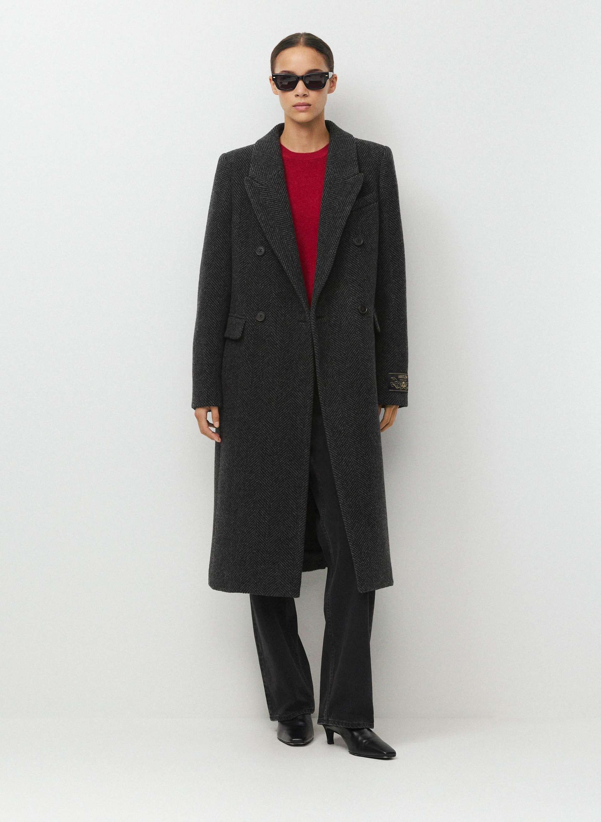 THE CONSTANT™ COAT - SOFT WOOL CASHMERE - Double-breasted long Italian wool and cashmere coat with herringbone pattern. 