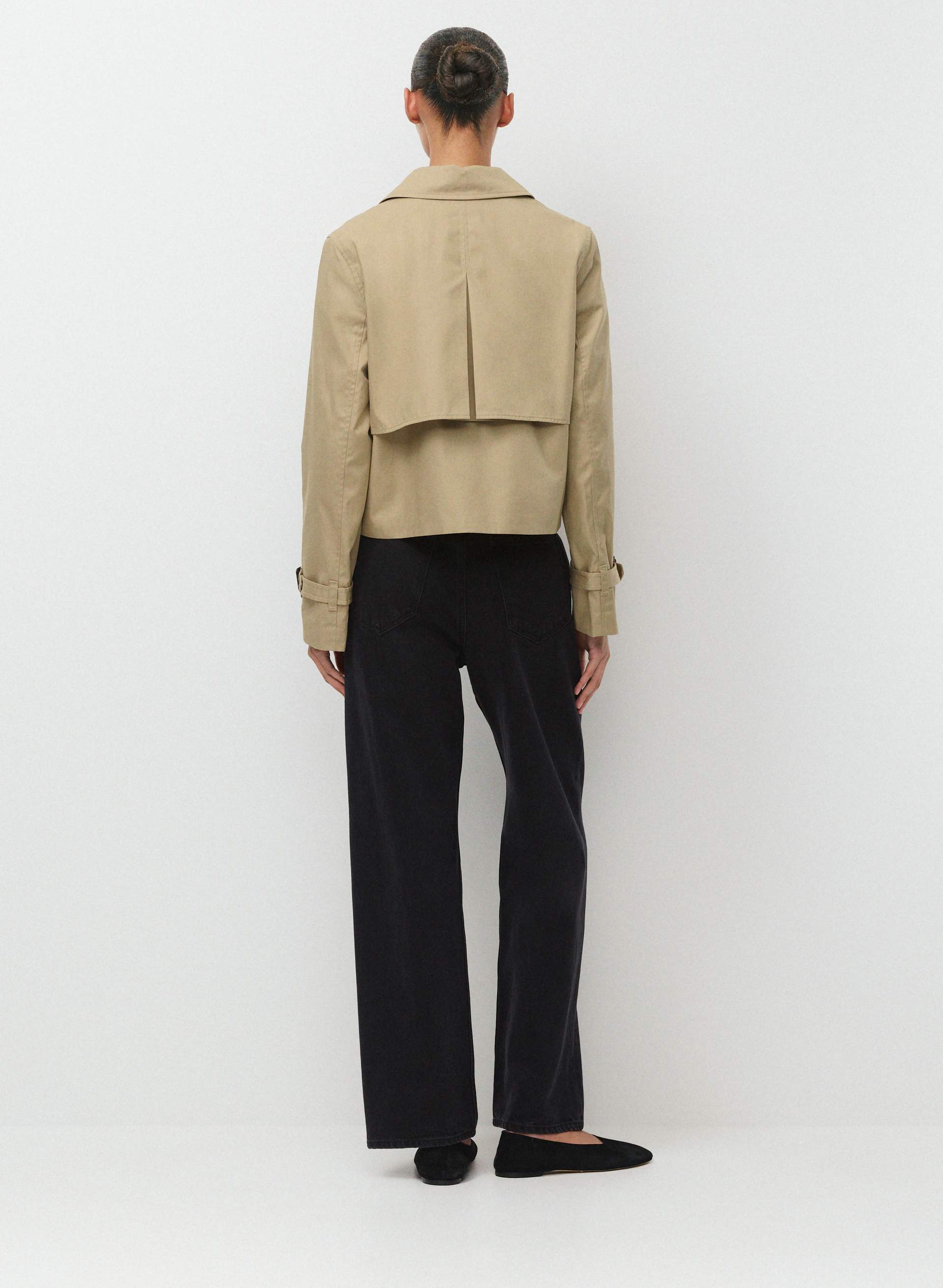 THE ESQUIRE SHORT TRENCH COAT | Aritzia