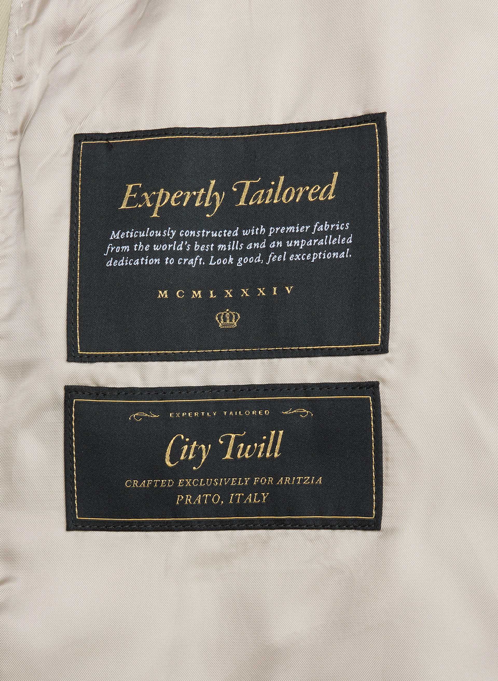 THE ESQUIRE SHORT TRENCH COAT | Aritzia