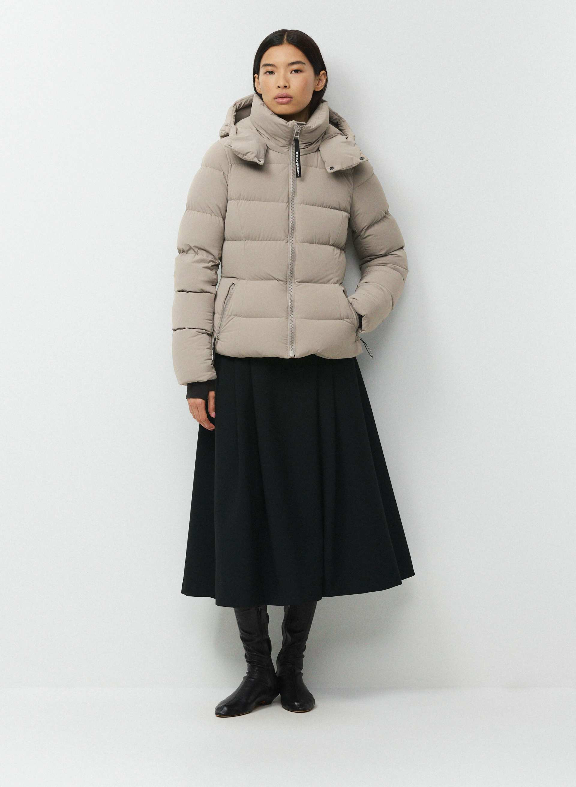 MANTEAU THE SUPERSNUG PUFF™ - ORBIT STRETCH™ - Manteau bouffant de coupe étroite confortablement extensible, garni de duvet haut de gamme au facteur de gonflement de 800 et plus. 